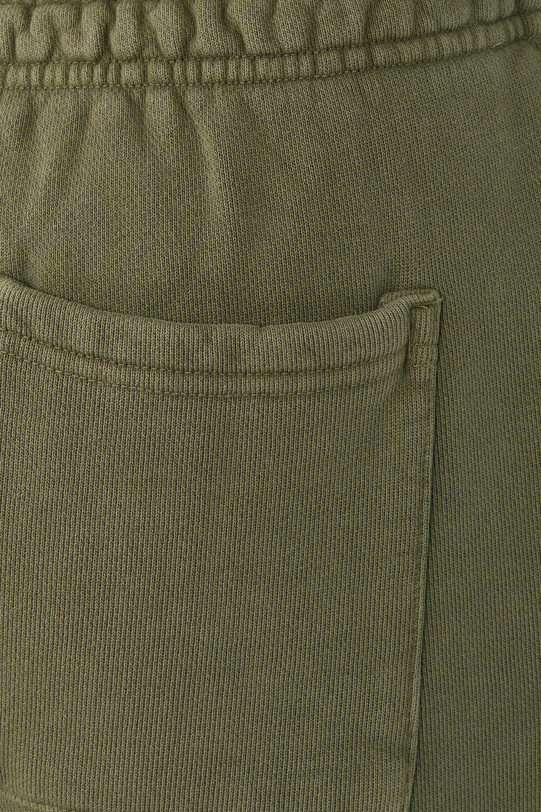 بنطال رياضي بقصة ساق واسعة