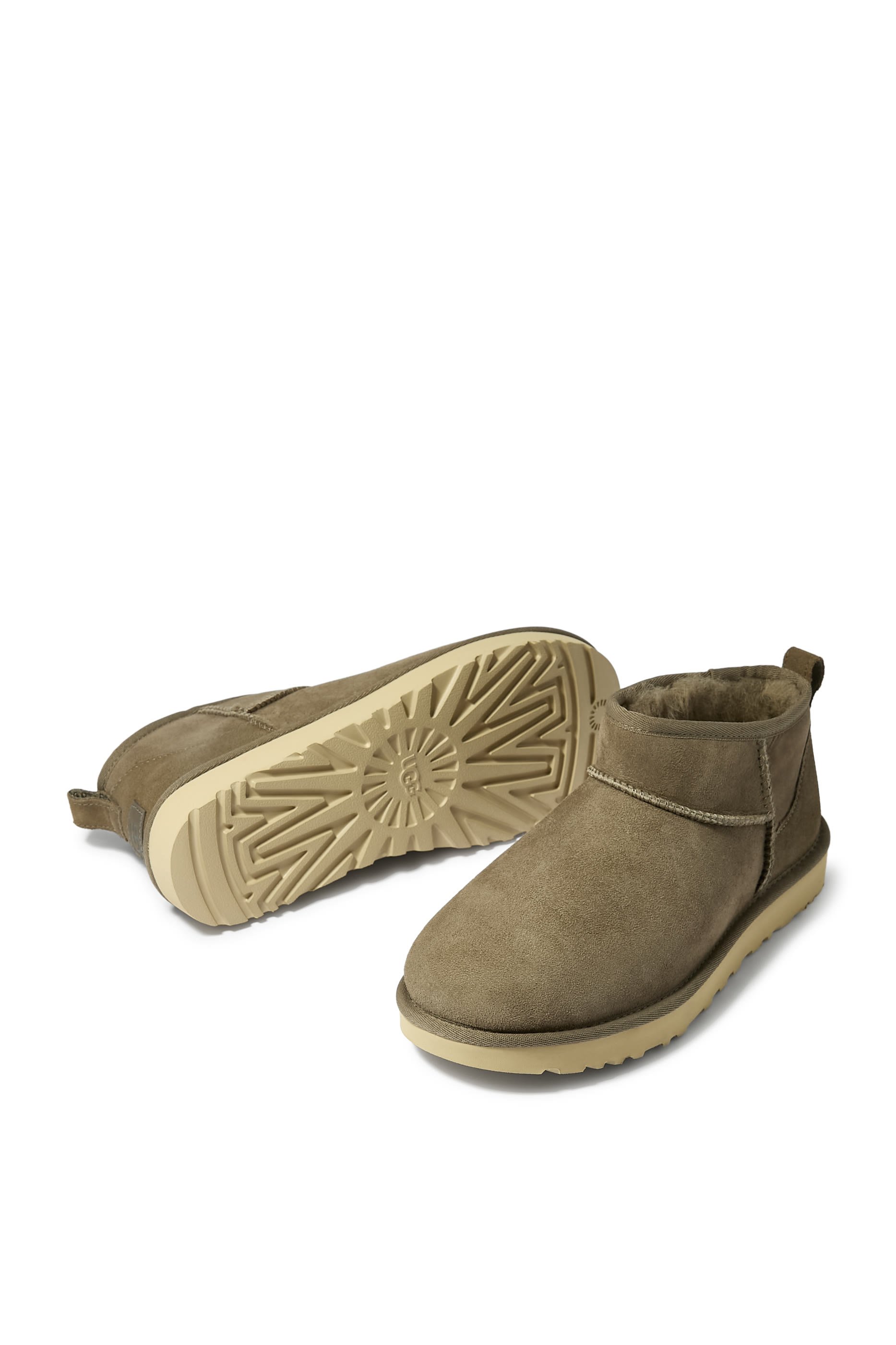 بوت كلاسيك قصير للغاية