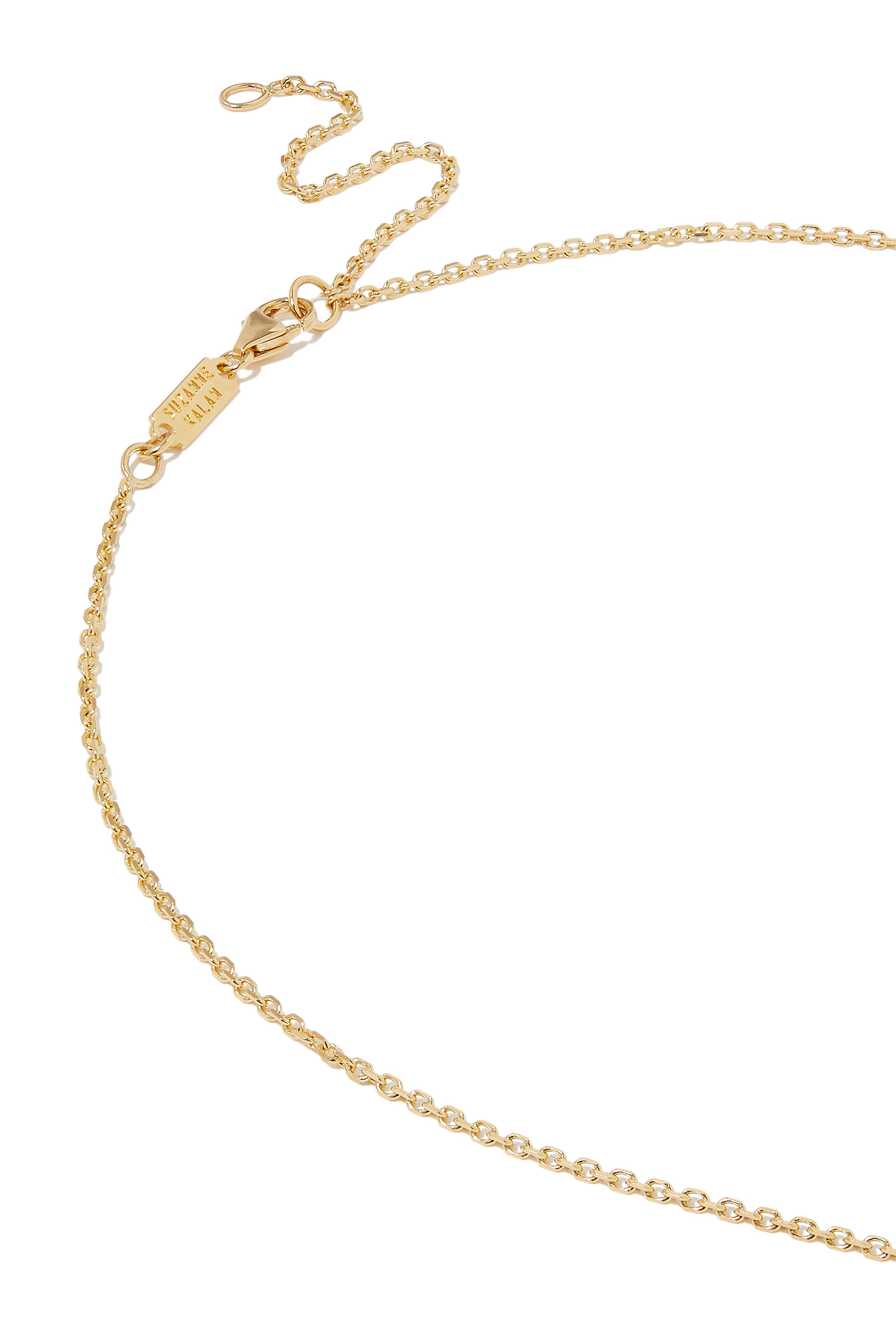 قلادة بسلسلة ودلاية مستطيلة مرصعة بالماس والزمرد، ذهب أصفر عيار 18