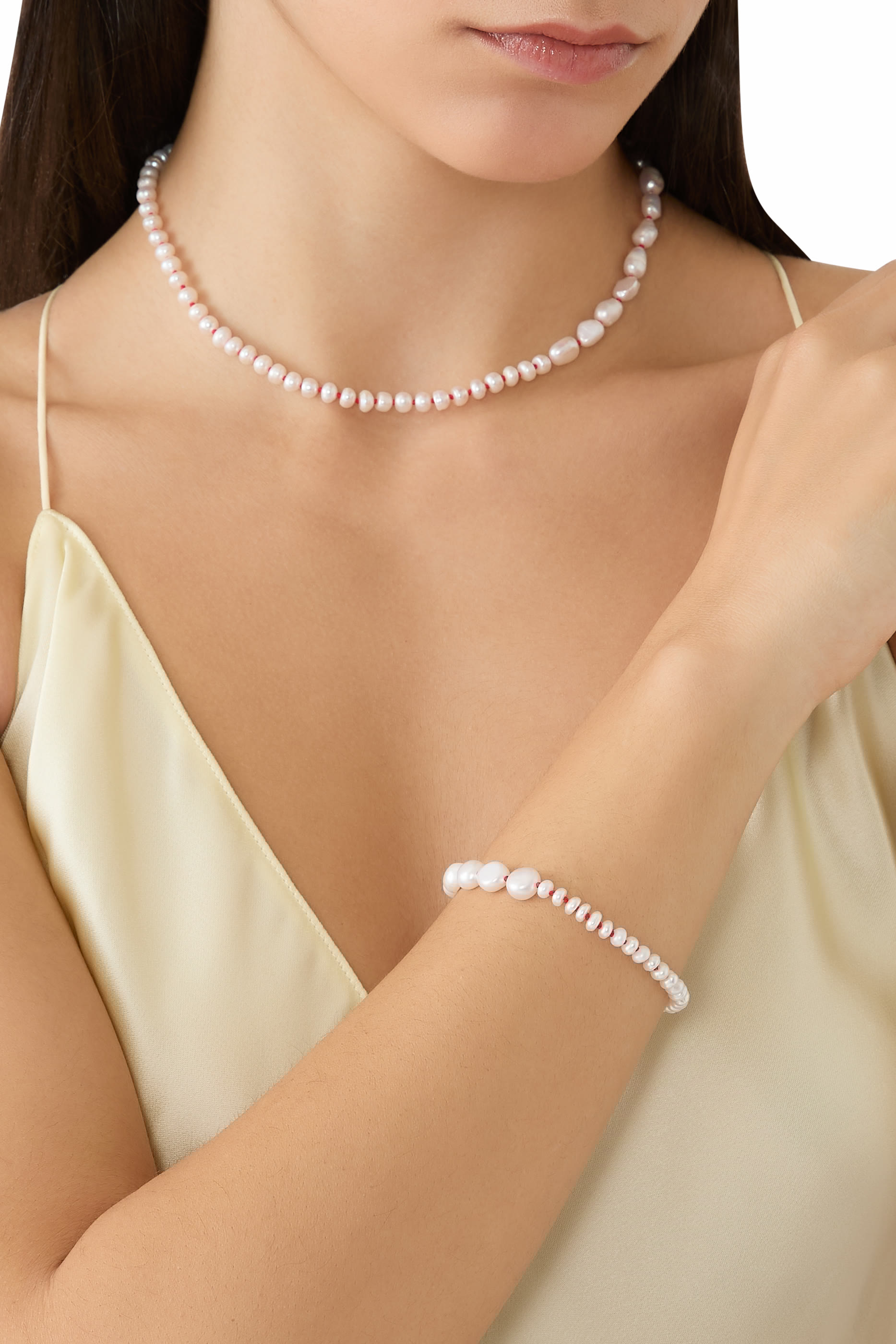 قلادة ذا ميرا مرصعة بلؤلؤ مياه عذبة، خيوط حمراء