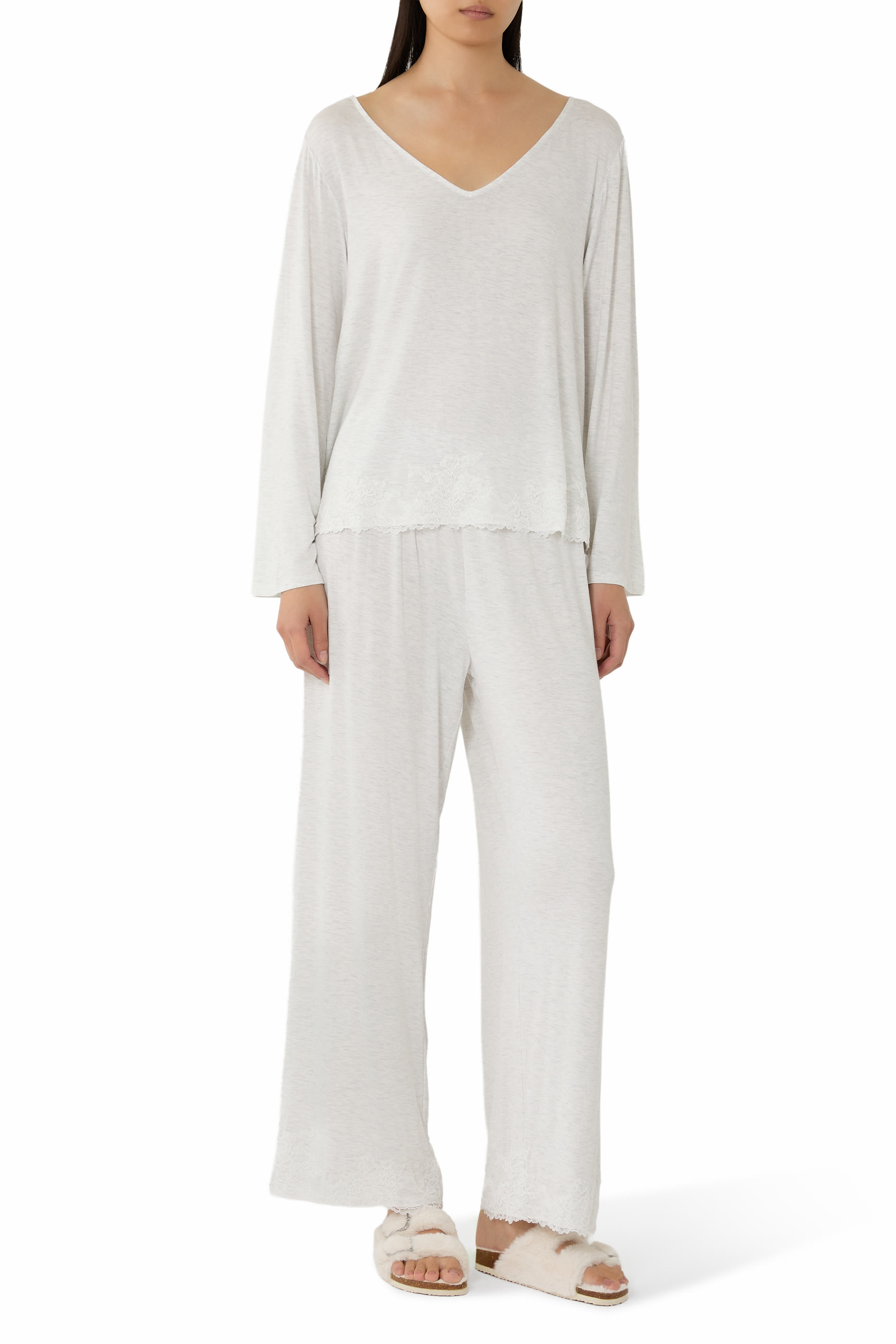 حذاء خفيف بنعل فلين ومشابك فرو صناعي