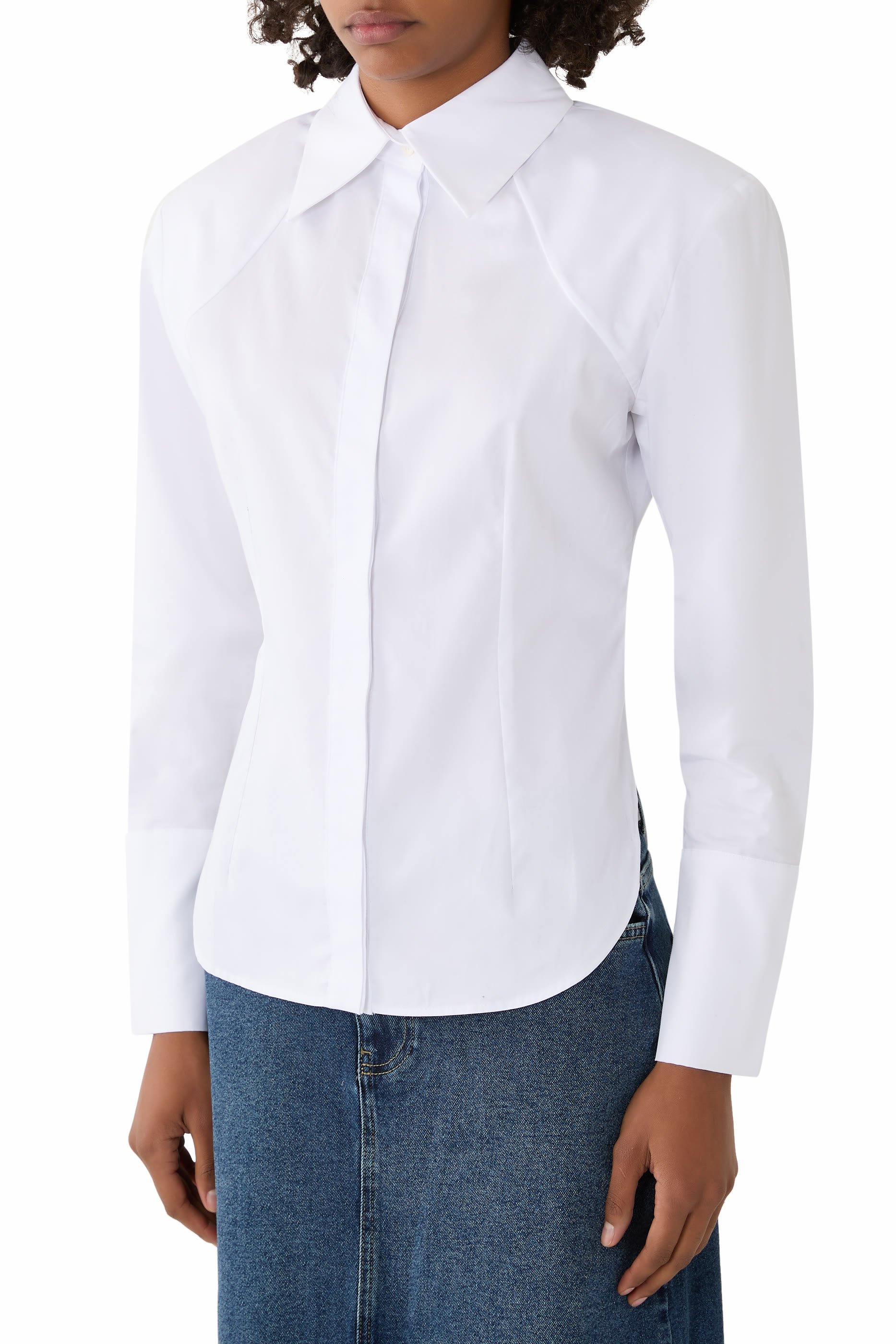 قميص بقصة مربعة بظهر درابيه