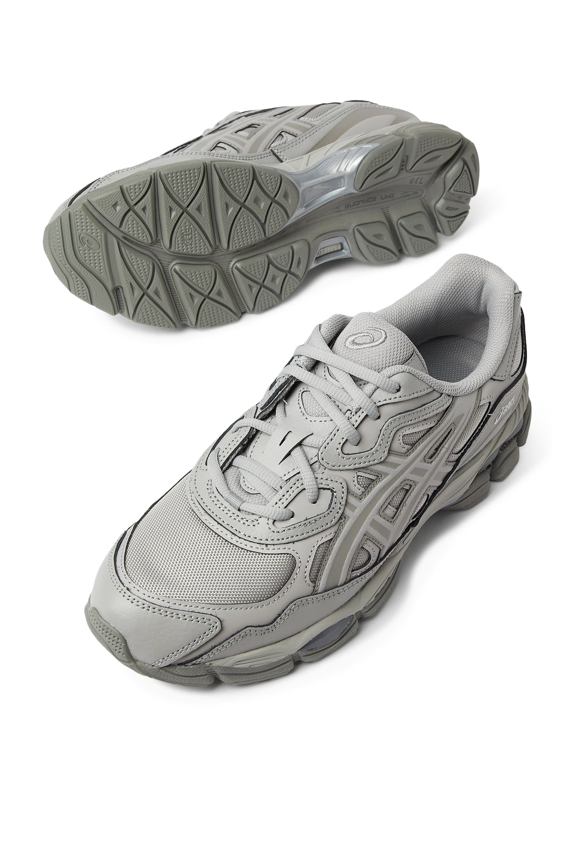 سنيكرز جل-ان واي سي