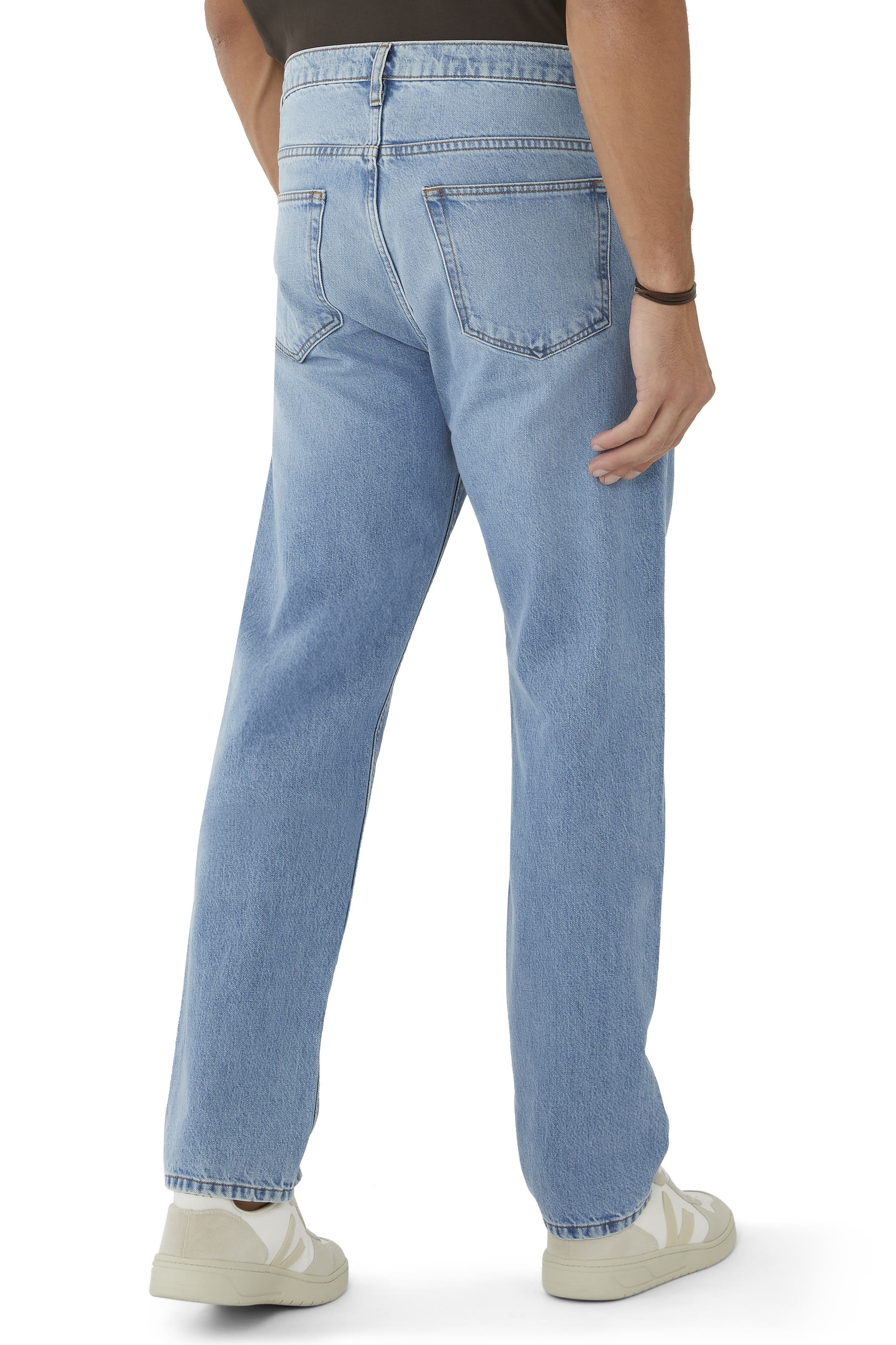 بنطال جينز بقصة ساق مستقيمة