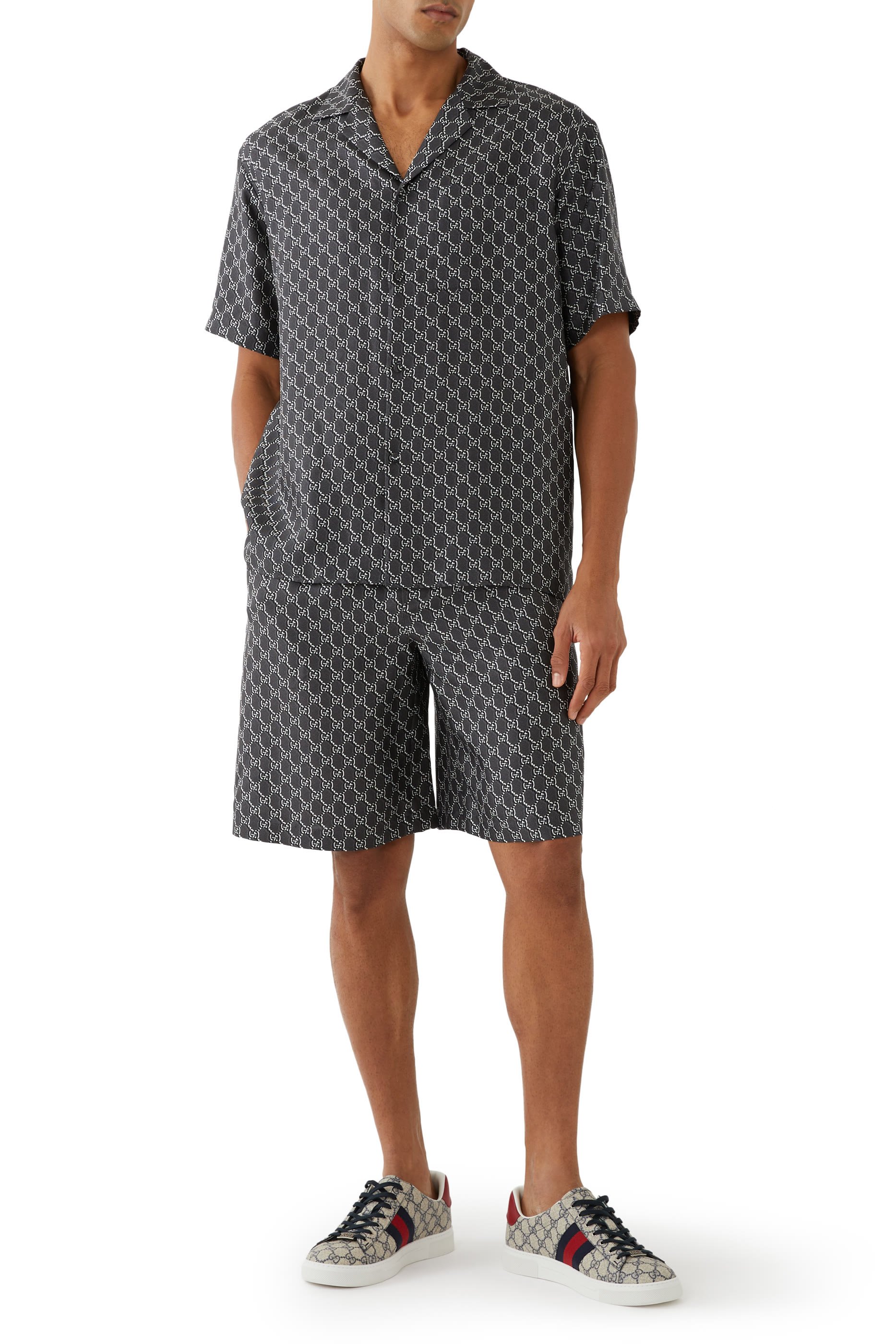 سنيكرز ايس بشريط ويب وشعار الماركة