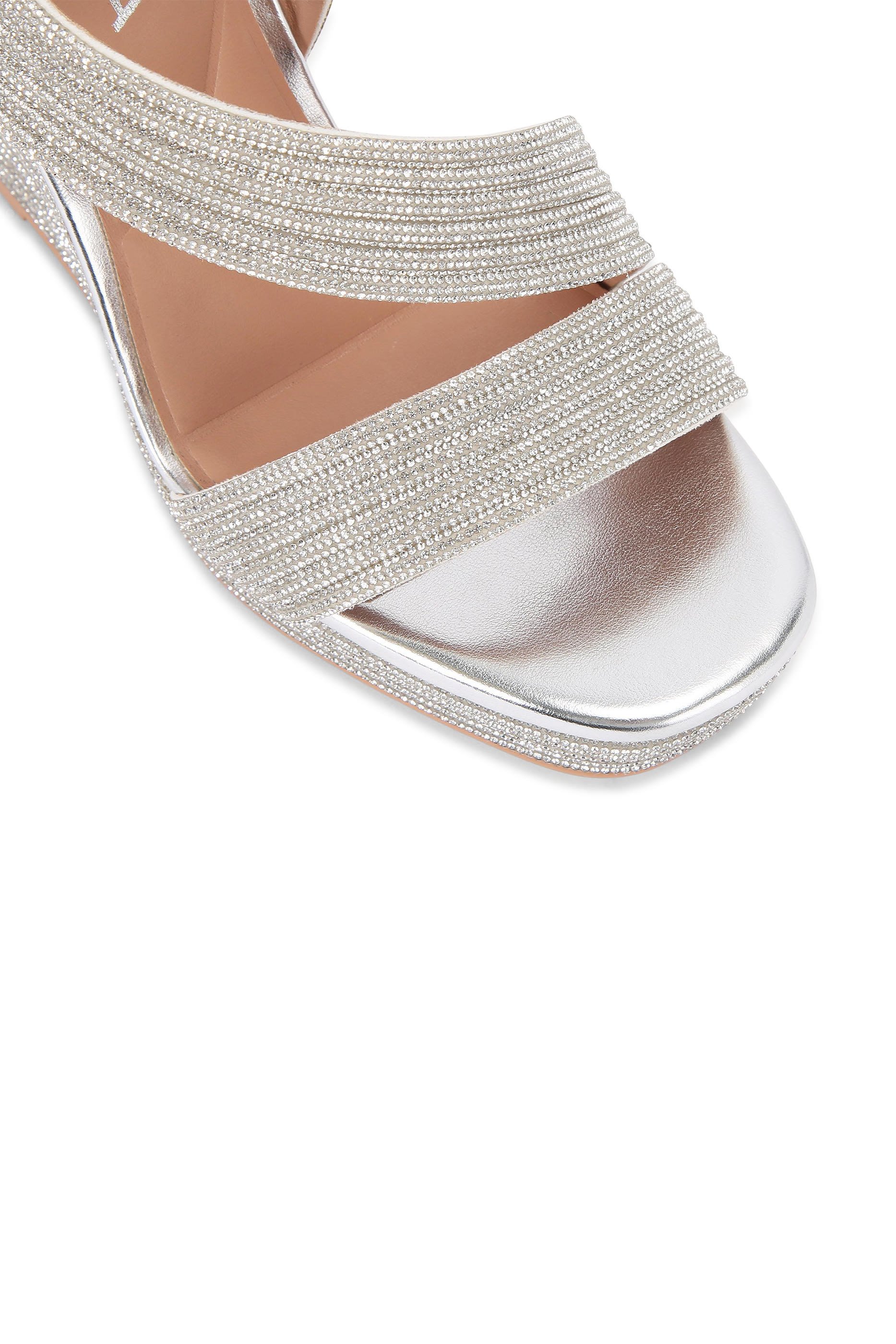 حذاء غالا بنعل ويدج 110 مرصع بأحجار