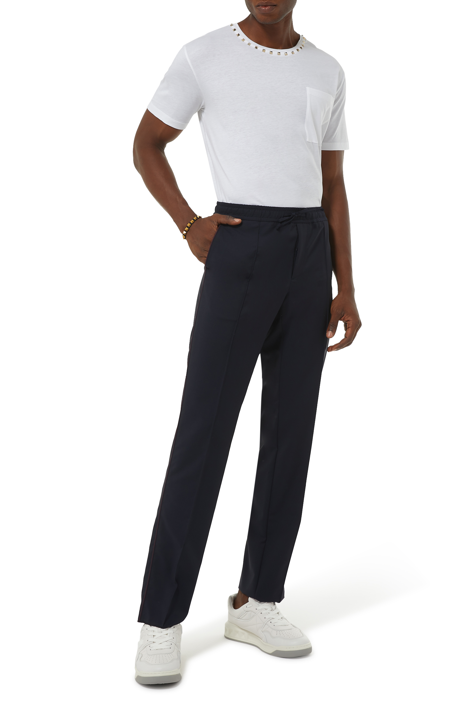 تيشيرت أن تايتلد مزين بحلي هرمية