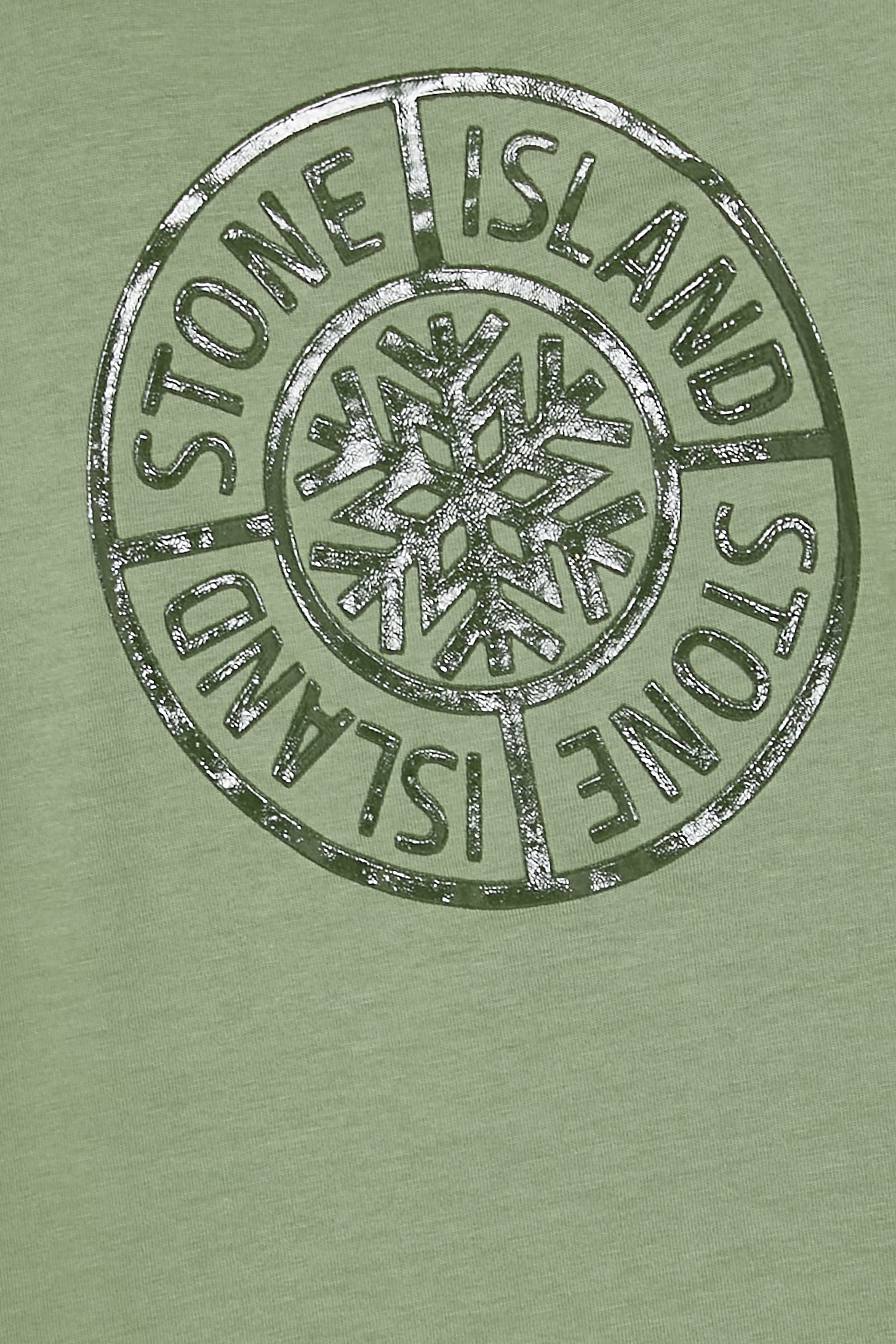 تيشيرت بشعار الماركة للأطفال