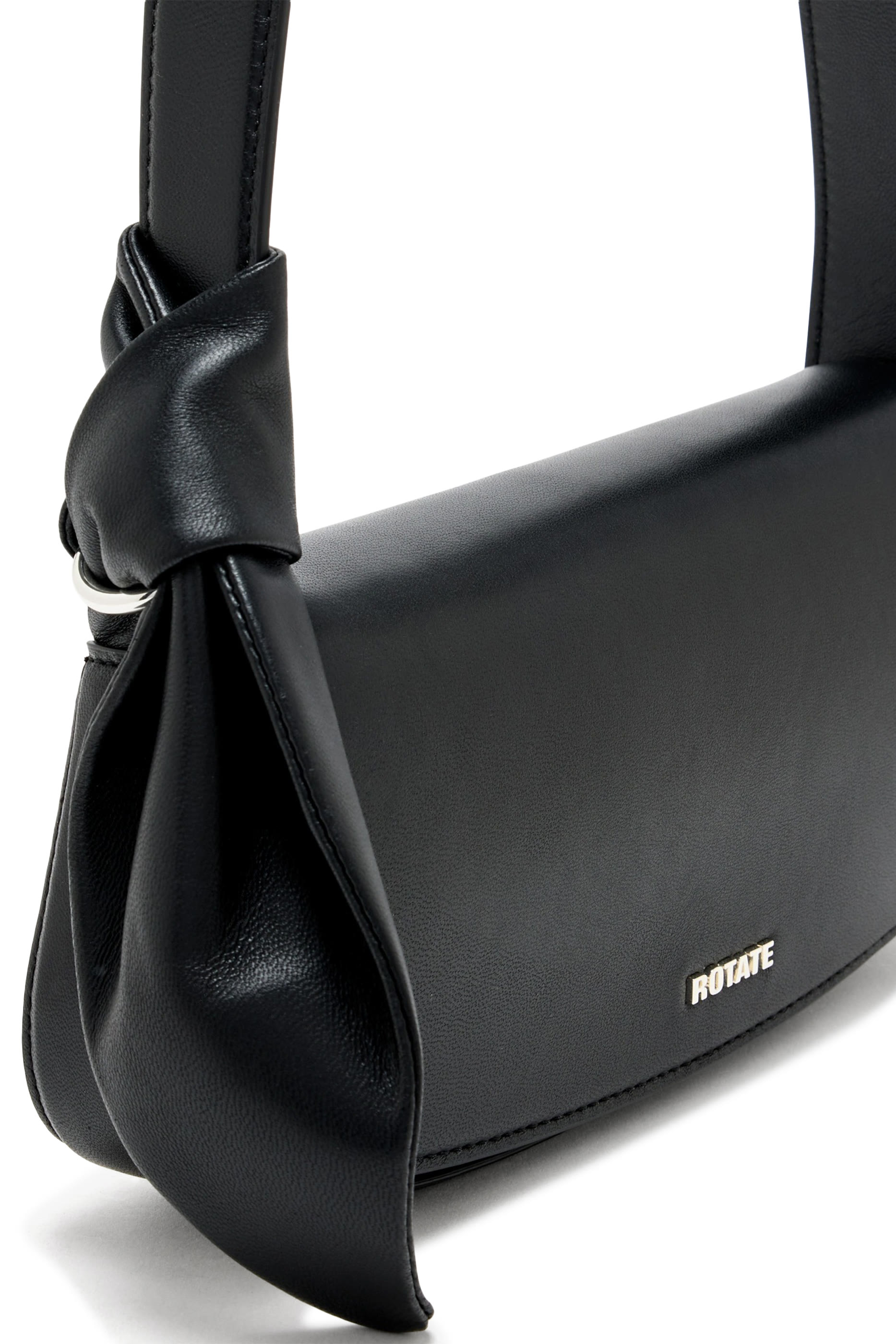 حقيبة بحمالة بتفاصيل عقدة جلد