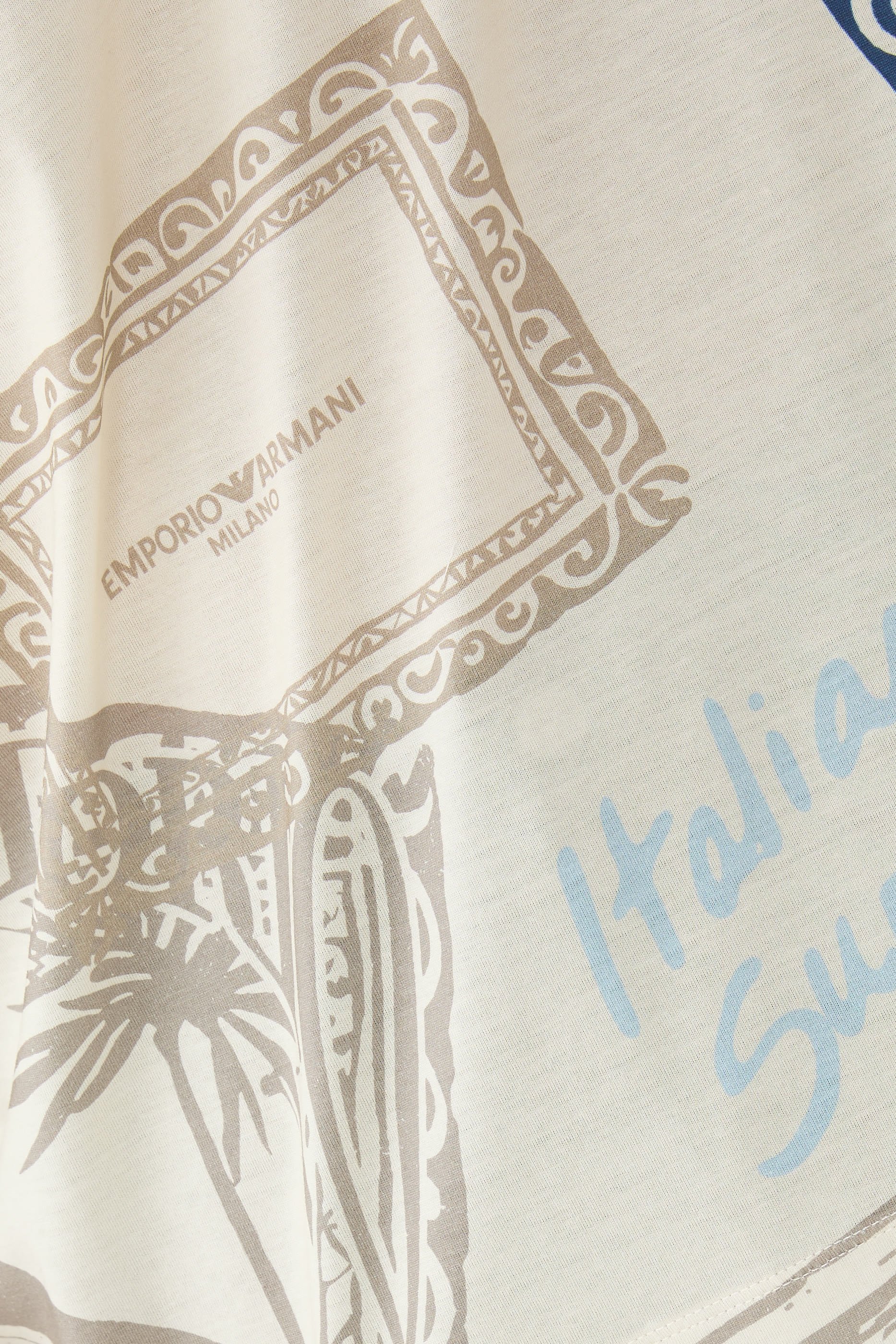 تيشيرت بنقشات طوابع سفر