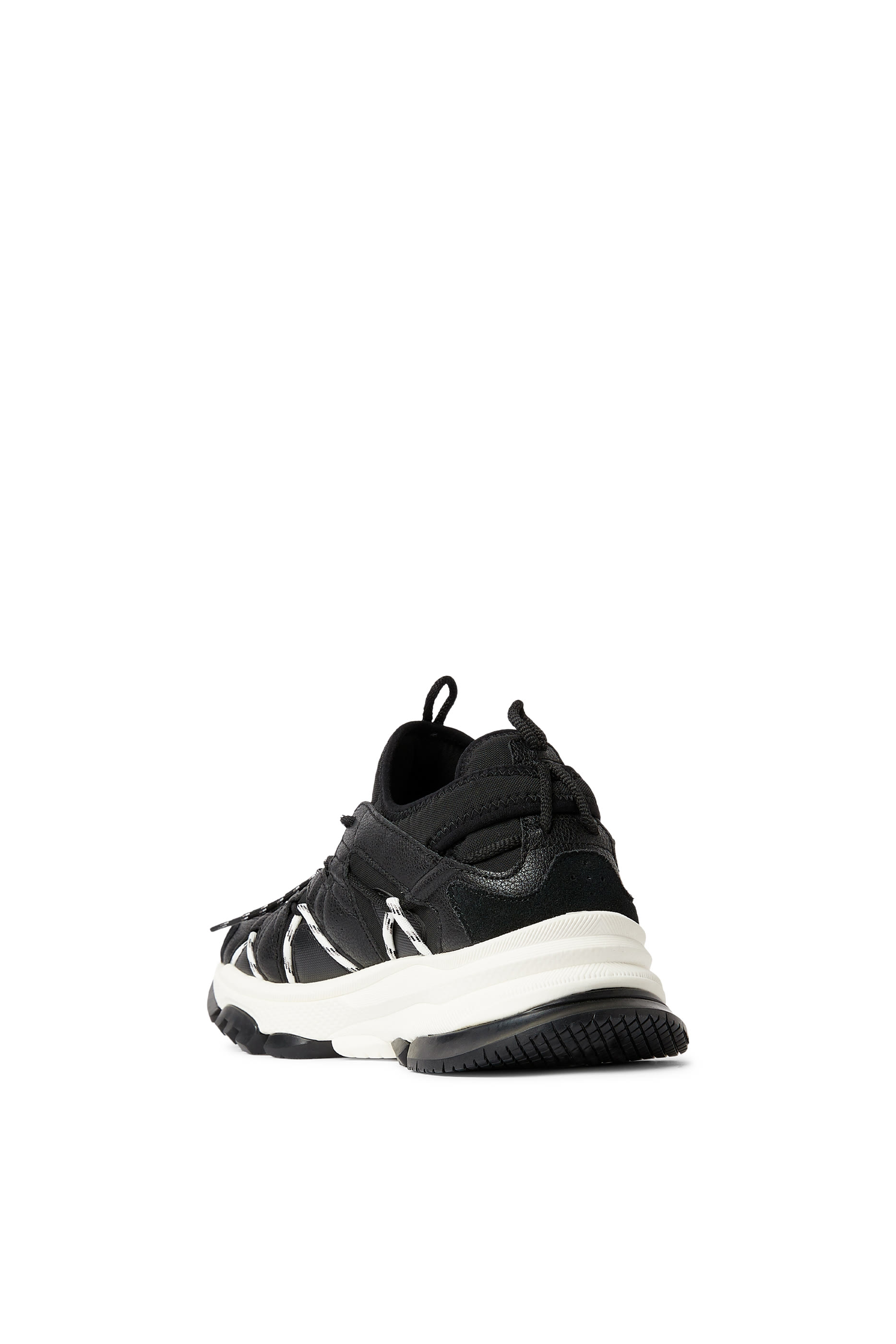 سنيكرز بشعار الماركة قماش معالج