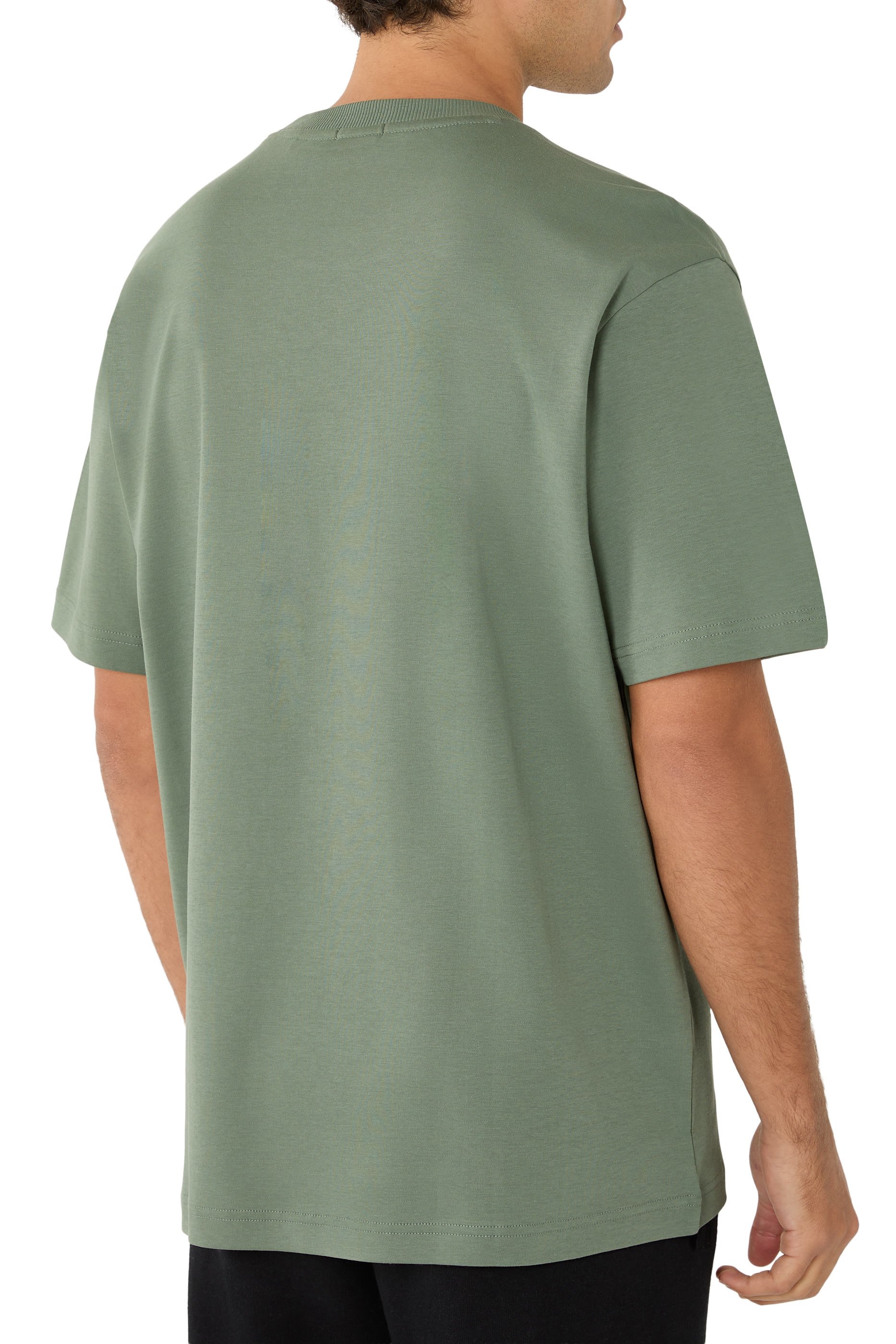 تيشيرت بنقشة شعار الماركة بملمس بارز