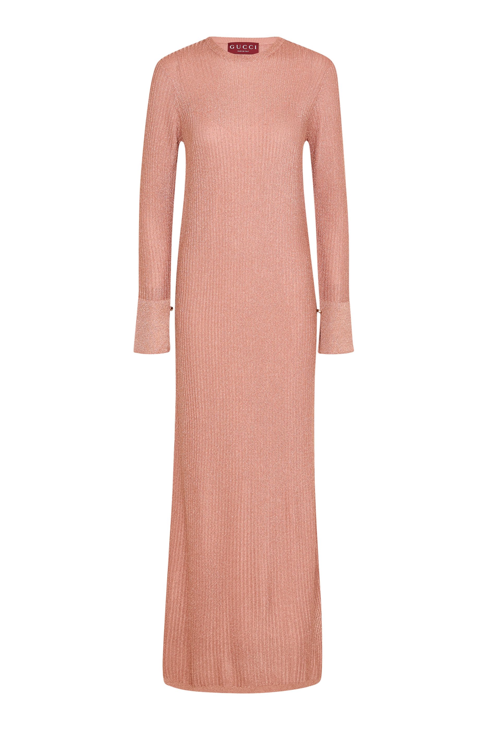 فستان بياقة ضيقة وأكمام طويلة