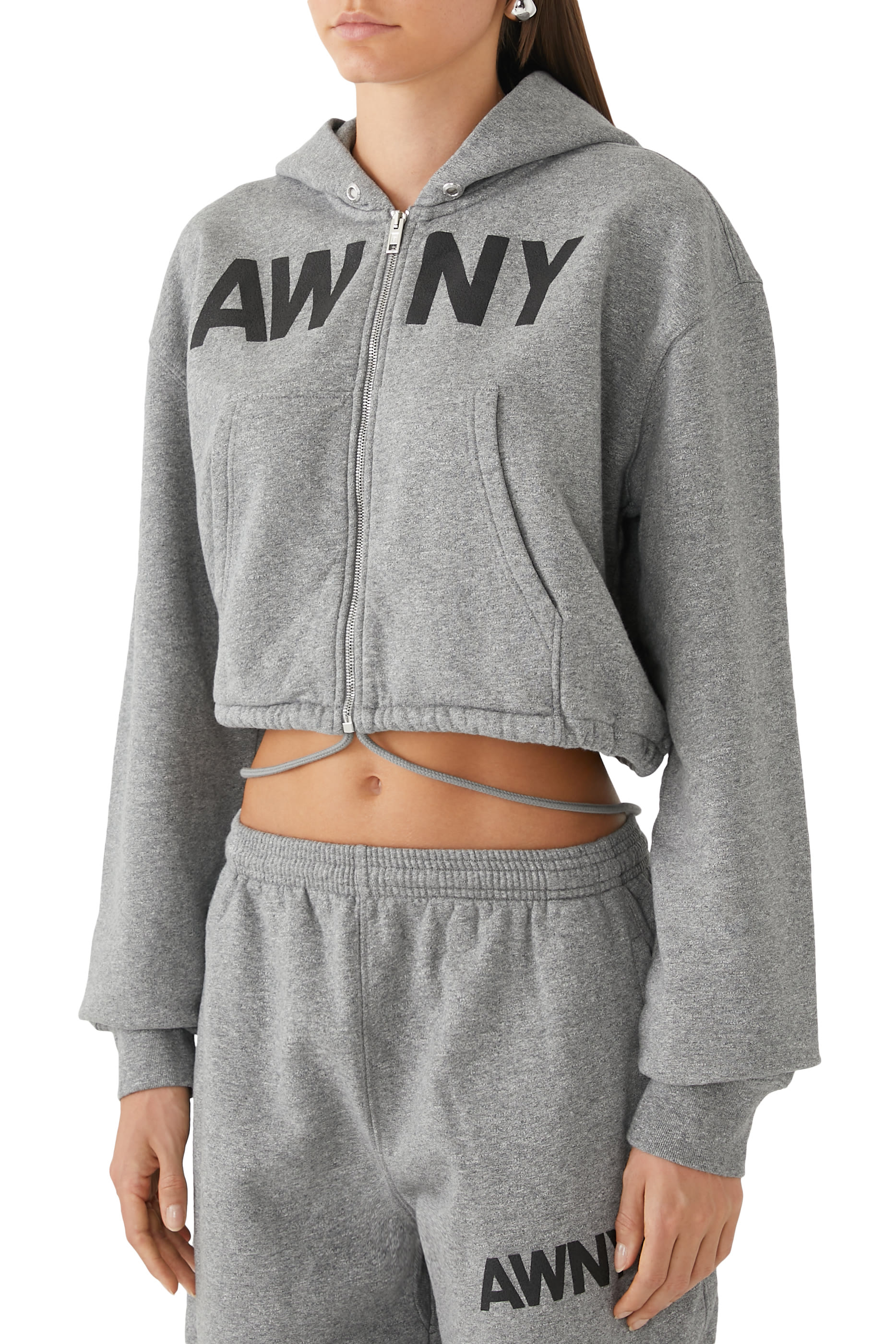 هودي بتصميم ملفوف غير متماثل وشعار الماركة