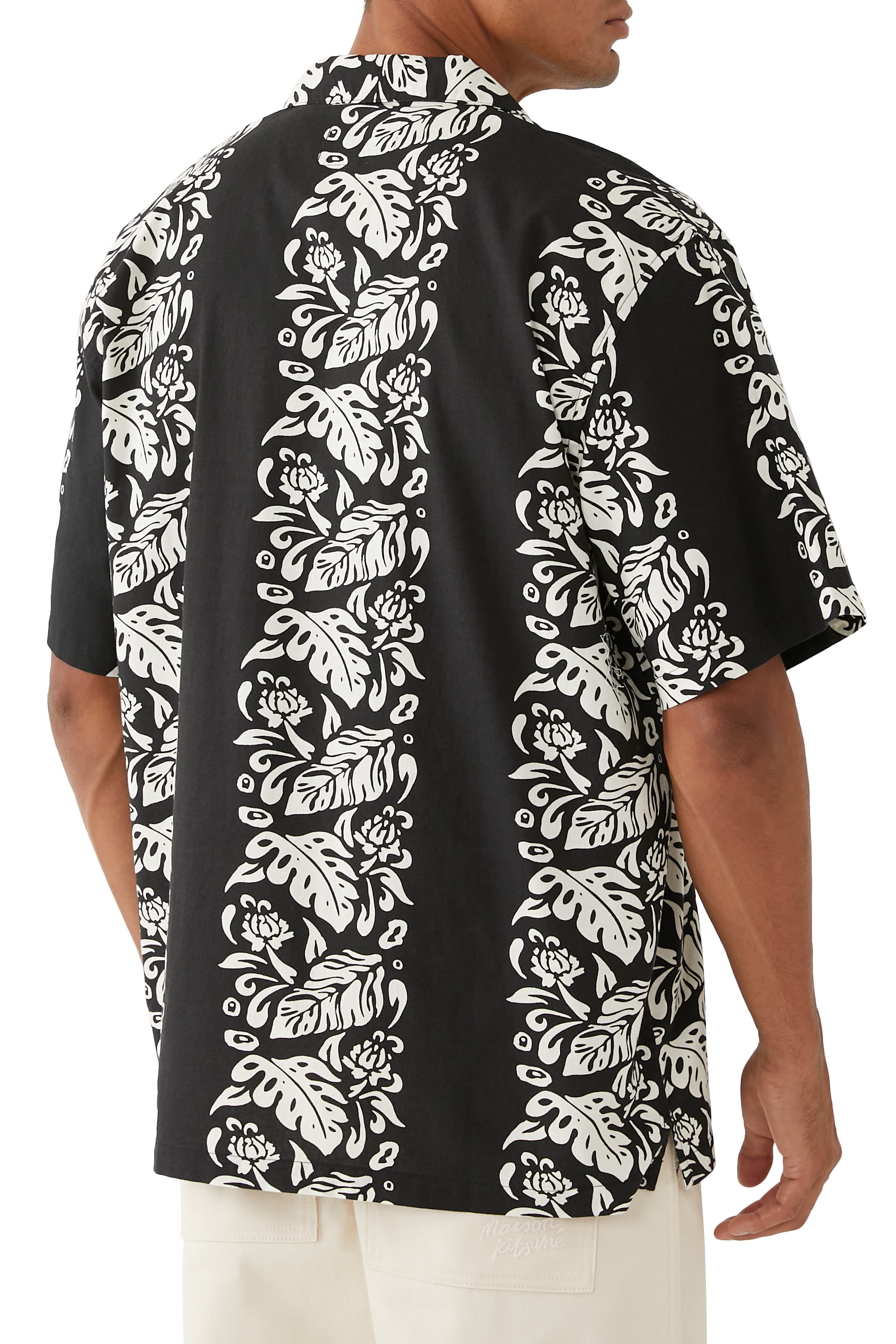 قميص بأكمام قصيرة مزين بنقشة زهور