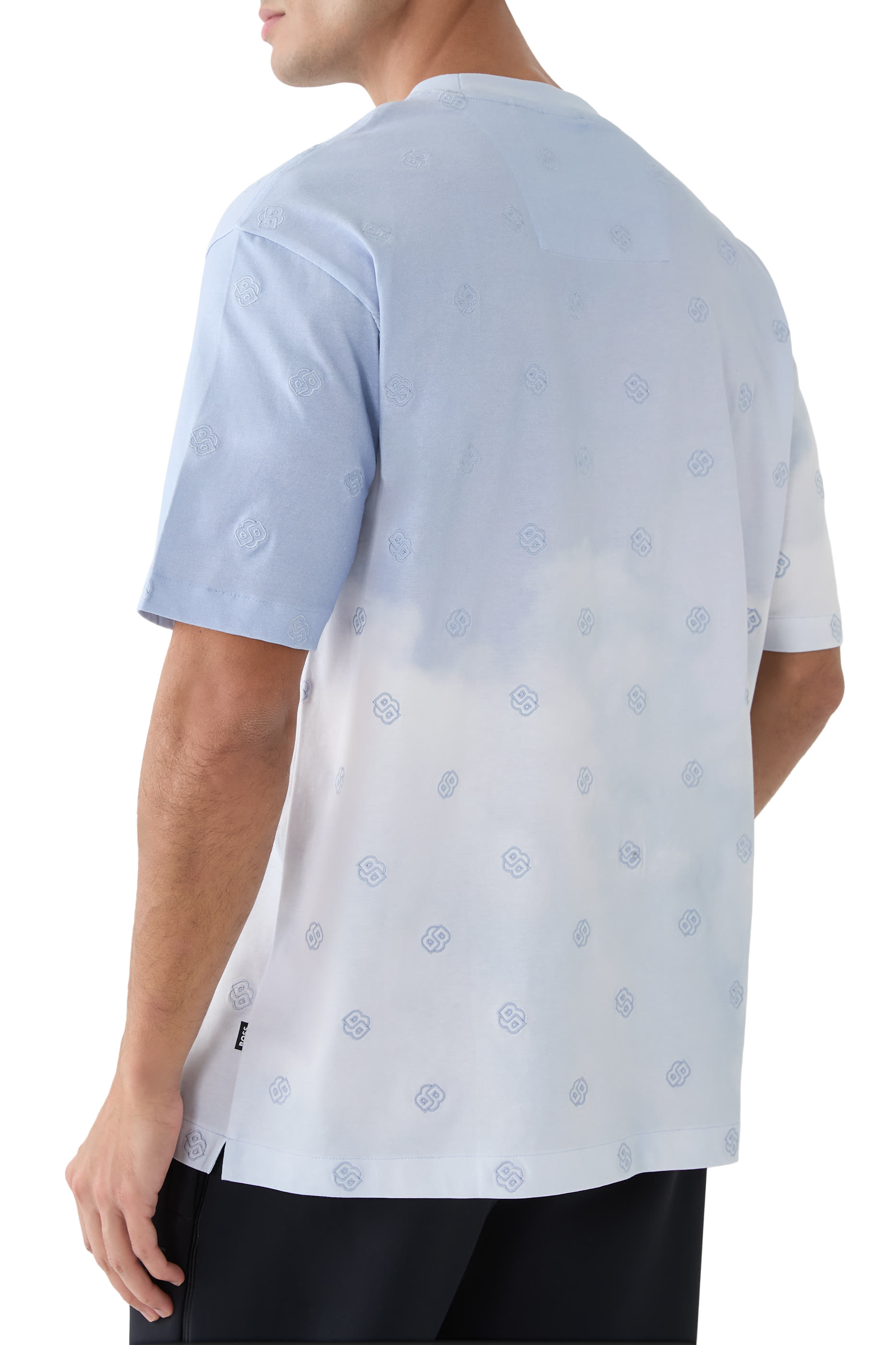 تيشيرت بنقشة حرفي شعار الماركة