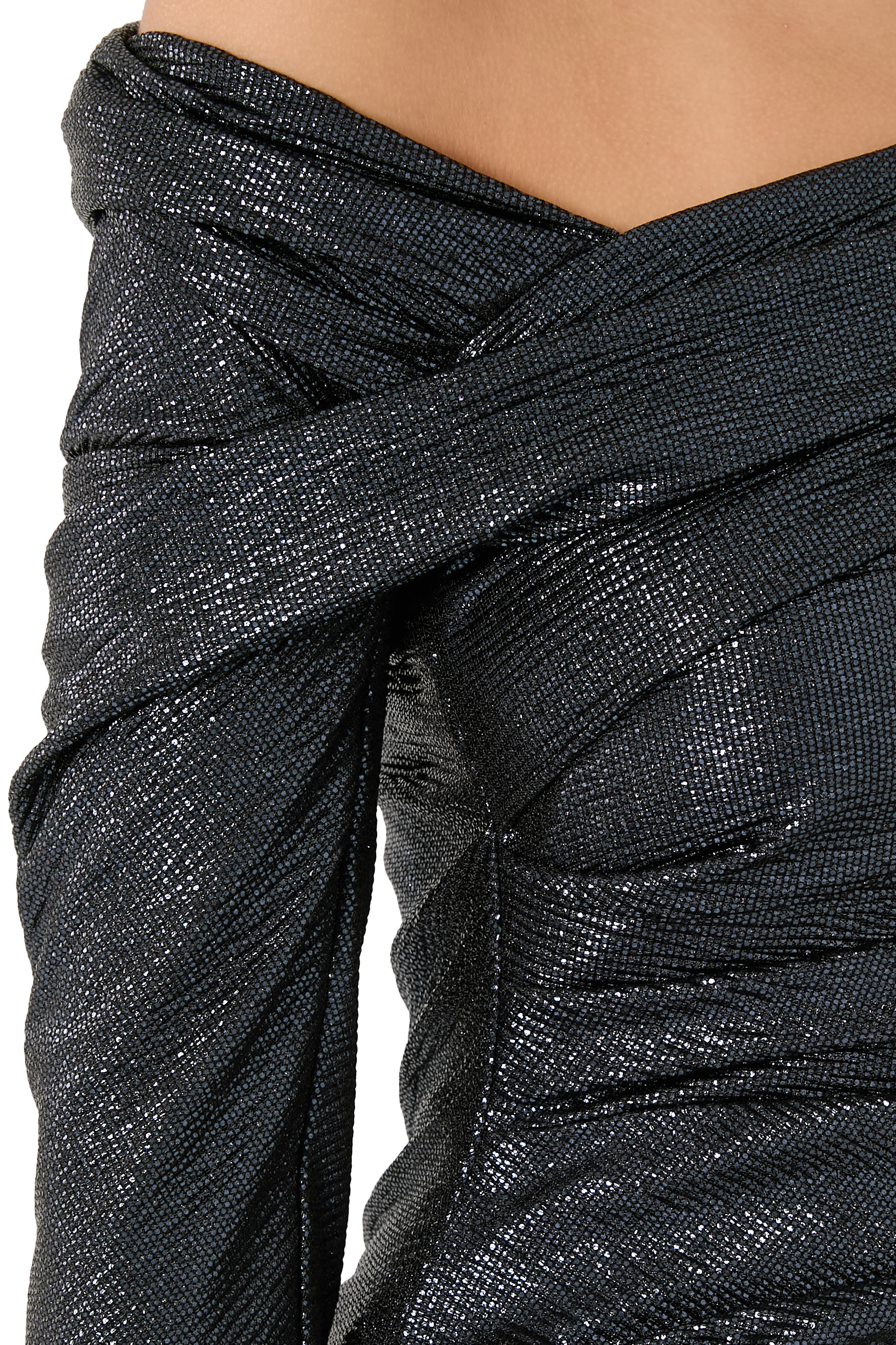 فستان سهرة بأكتاف متساقطة