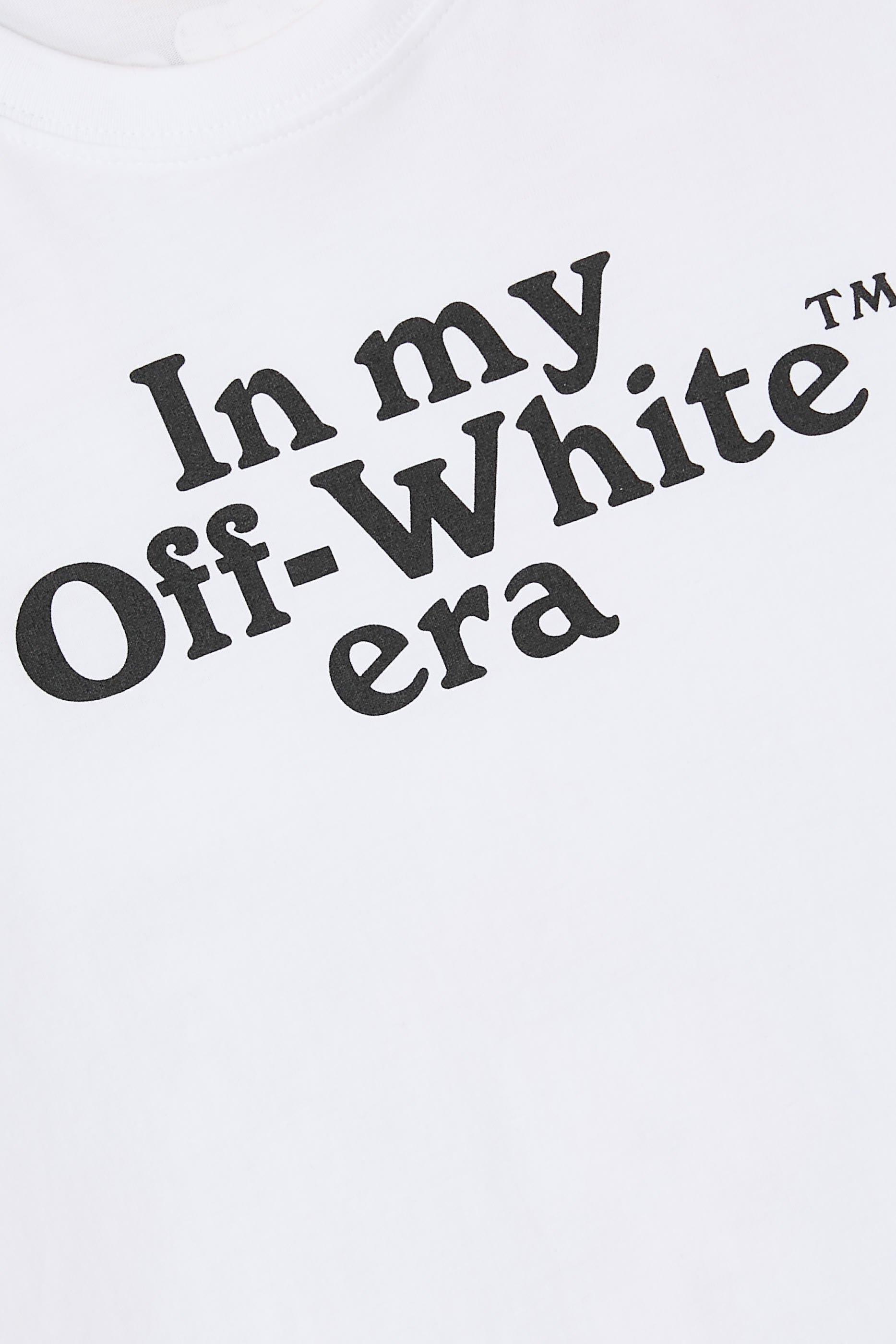 تيشيرت مزين بشعارات الماركة للأطفال