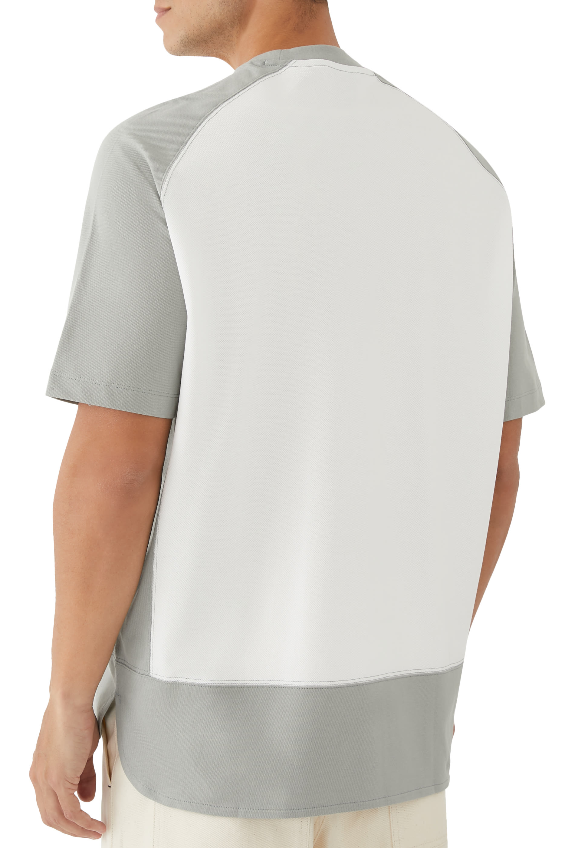 تيشيرت بلونين وشعار الماركة