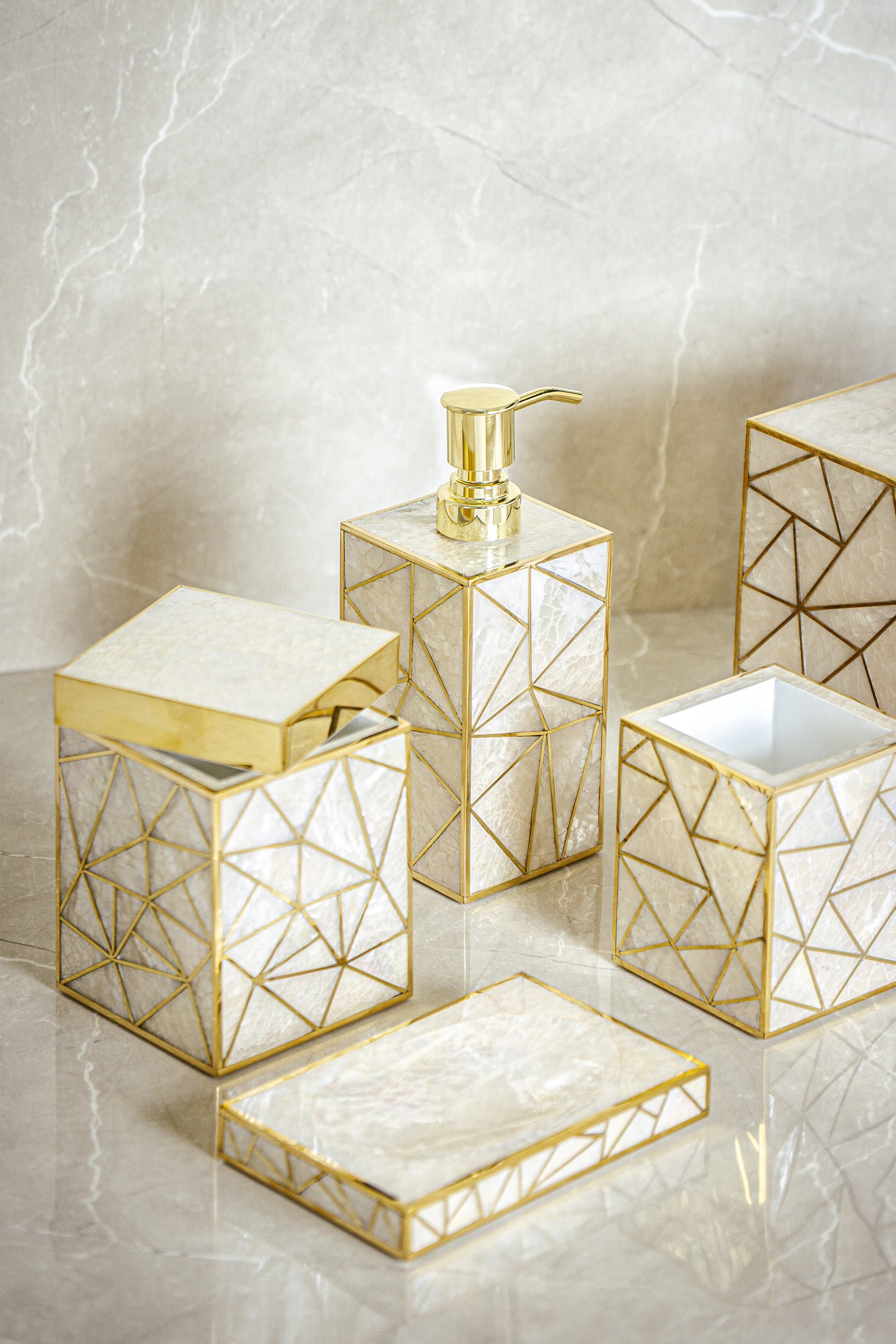 Crackled Mop Shell Box with Cover