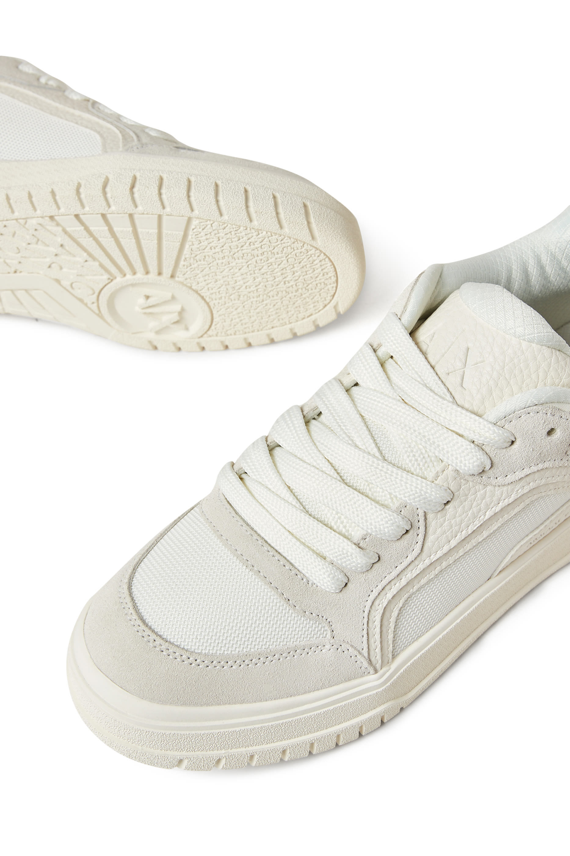 سنيكرز داك برباط إغلاق