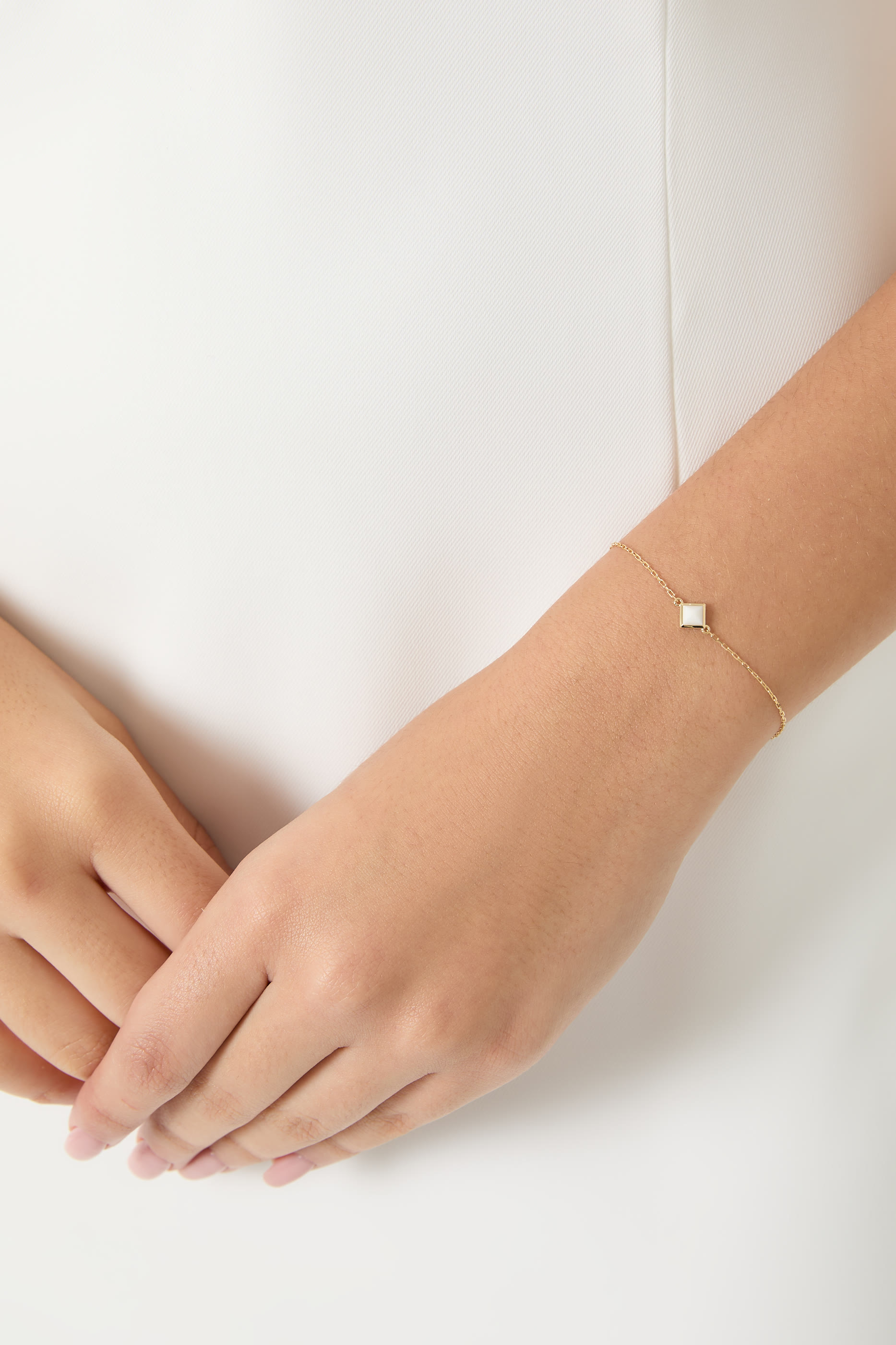 سوار كليو بحلية بتصميم هرمي، ذهب أصفر عيار 18