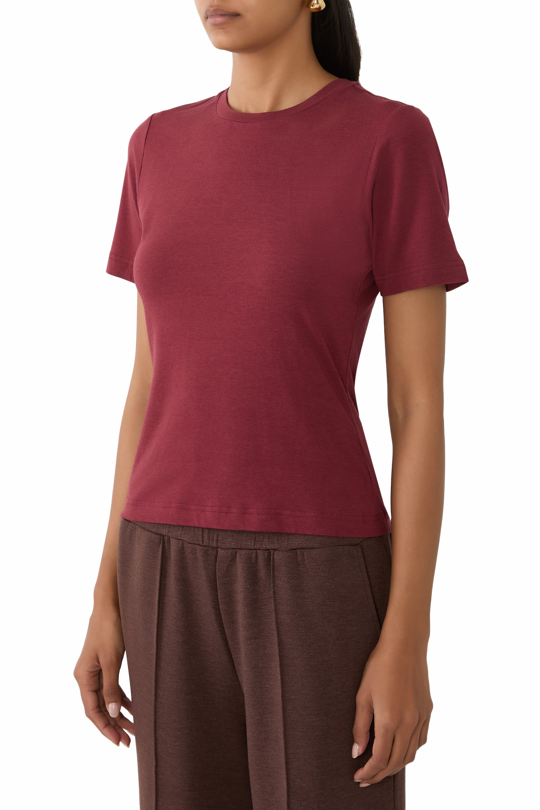 تيشيرت ريجينا بقصة ضيقة