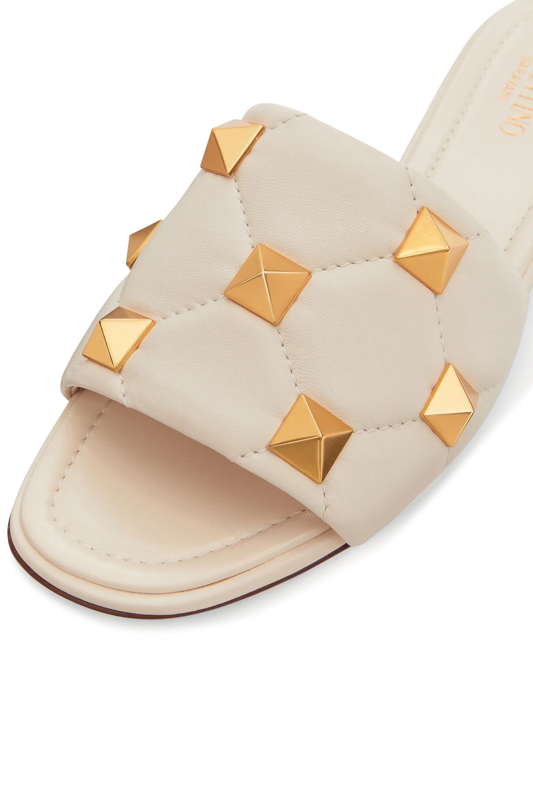 حذاء مفتوح رومان بحلي هرمية