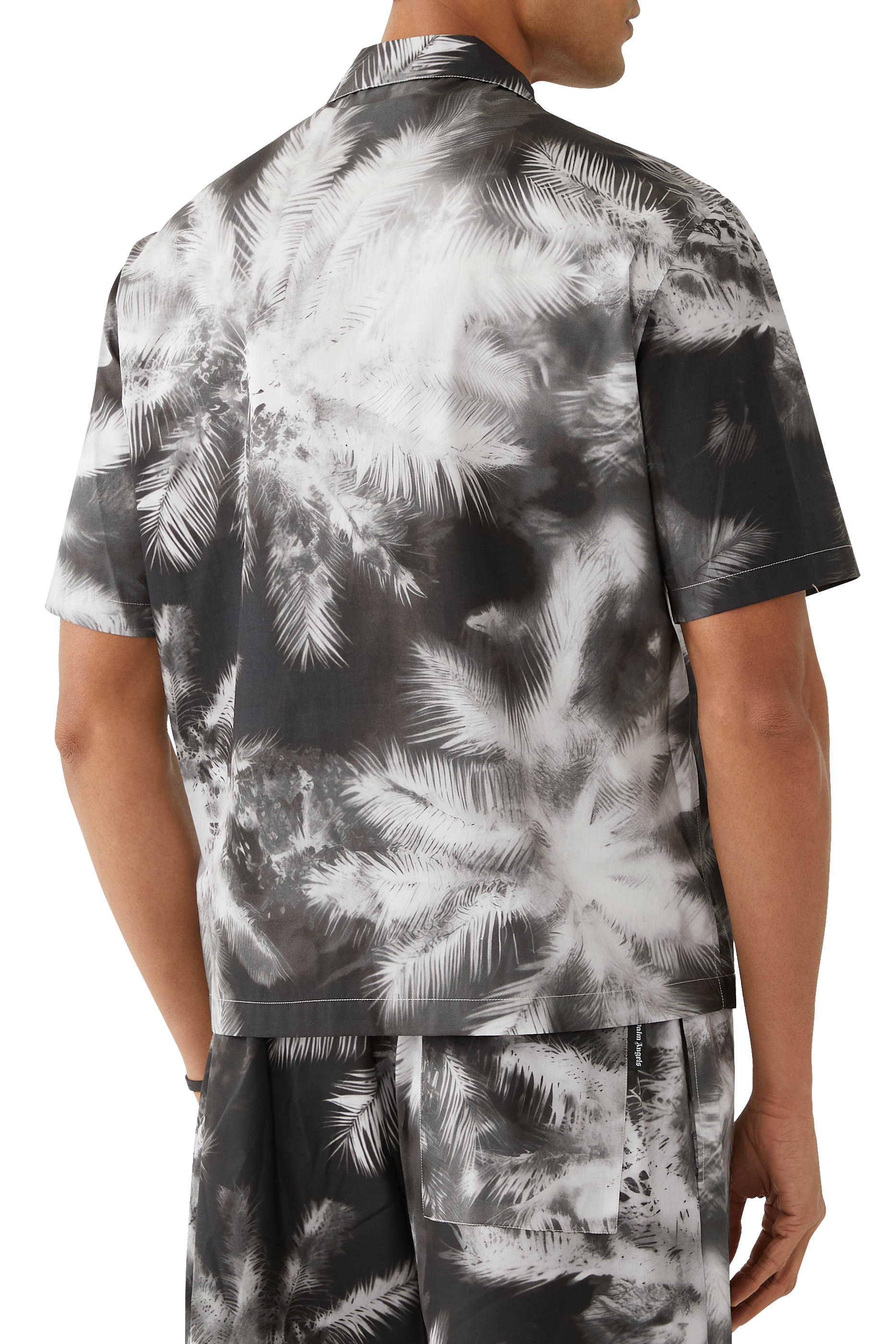 قميص بنقشة نخيل بلون أزرق