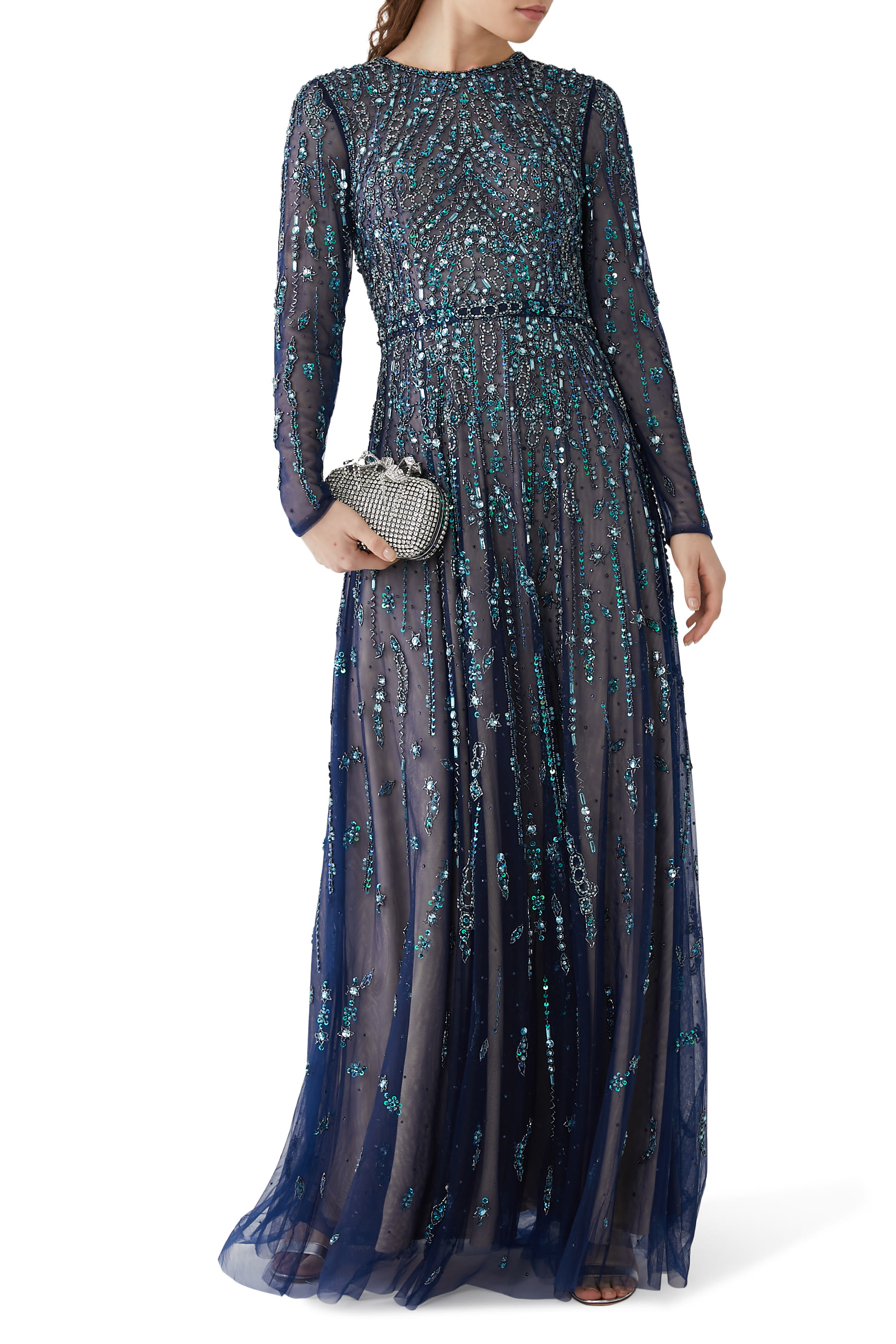 فستان سهرة مطرز بخرز وترتر