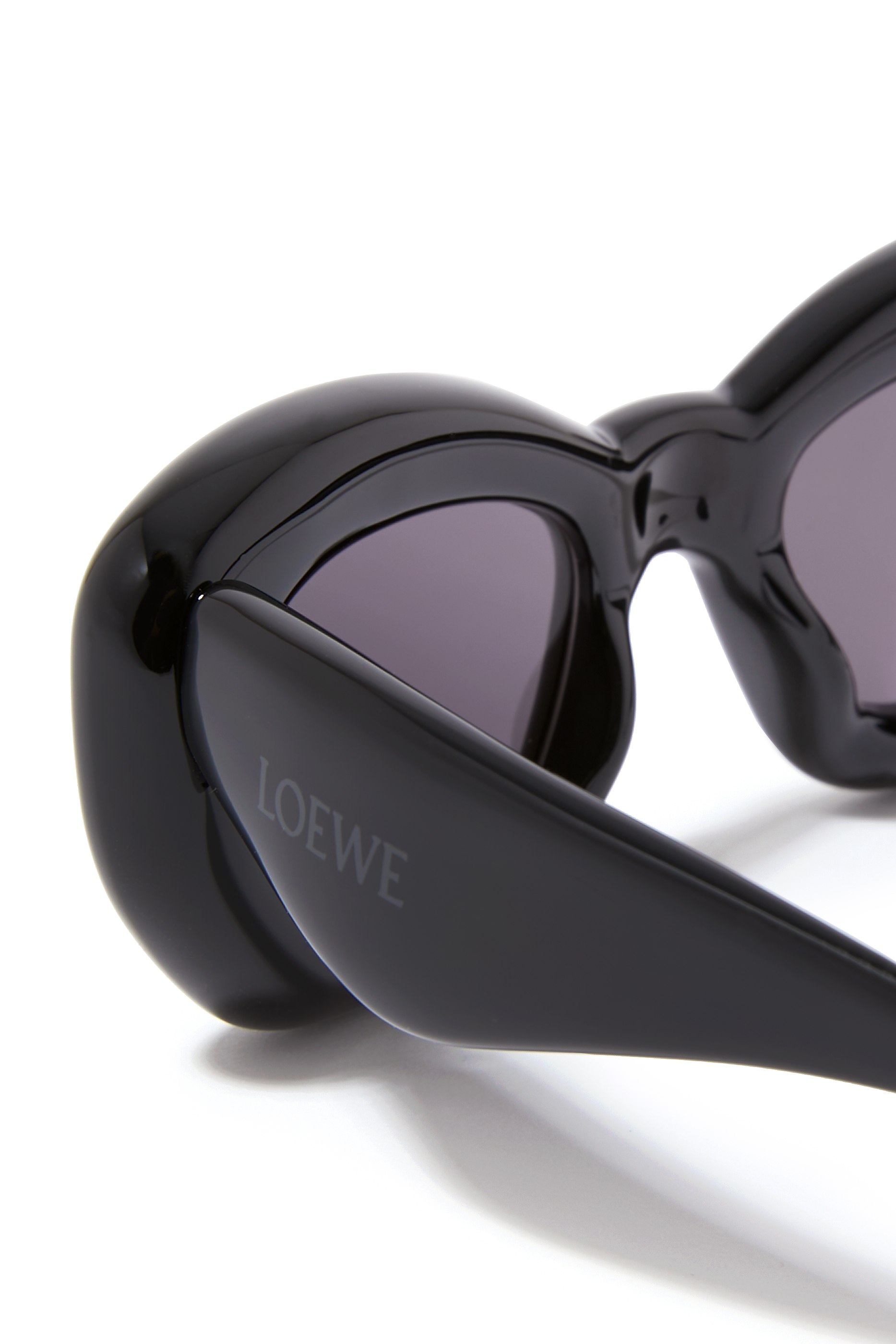 نظارة شمسية بتصميم فراشة بإطار سميك