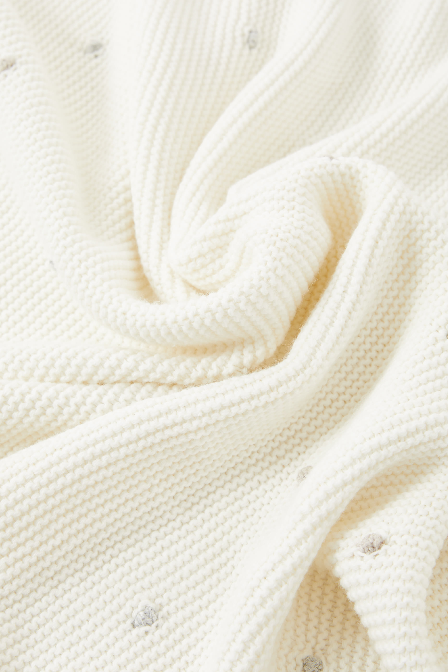 بطانية مطرزة بنقاط للأطفال