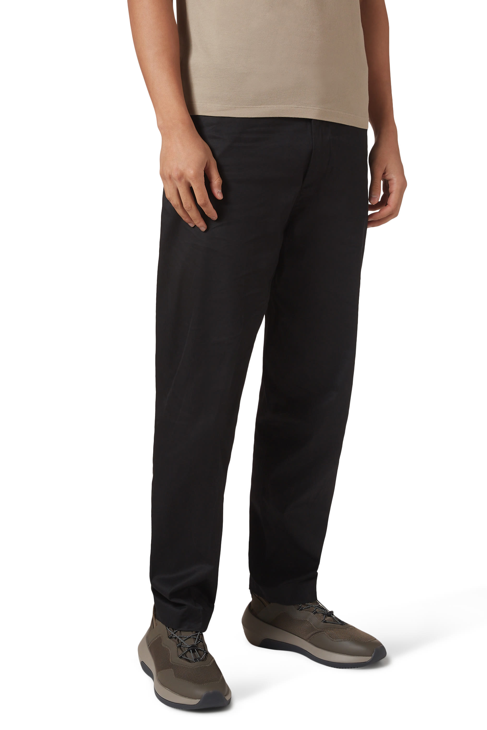 سنيكرز بأربطة قماش شبكي