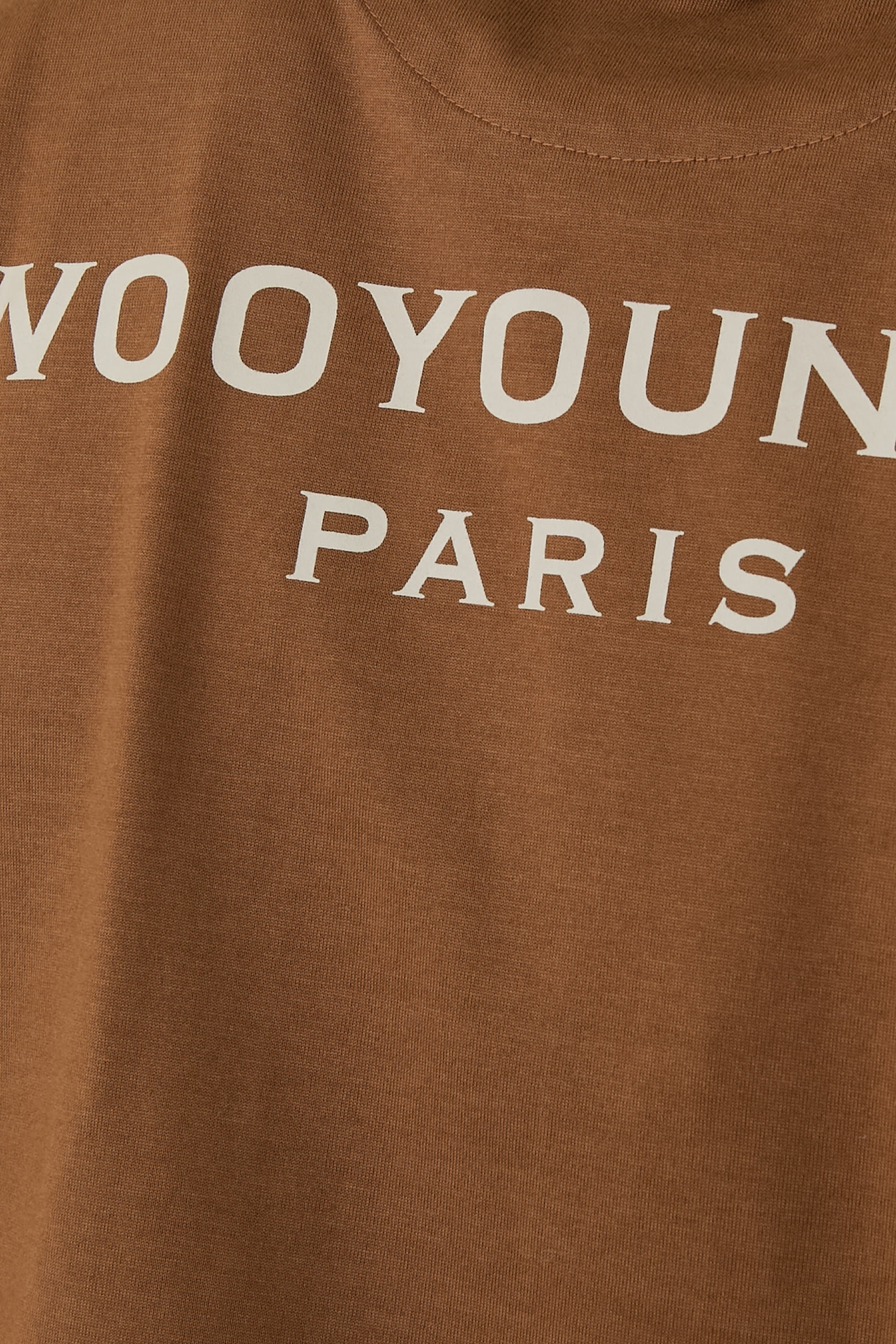 تيشيرت بظهر مزين بشعار الماركة قطن