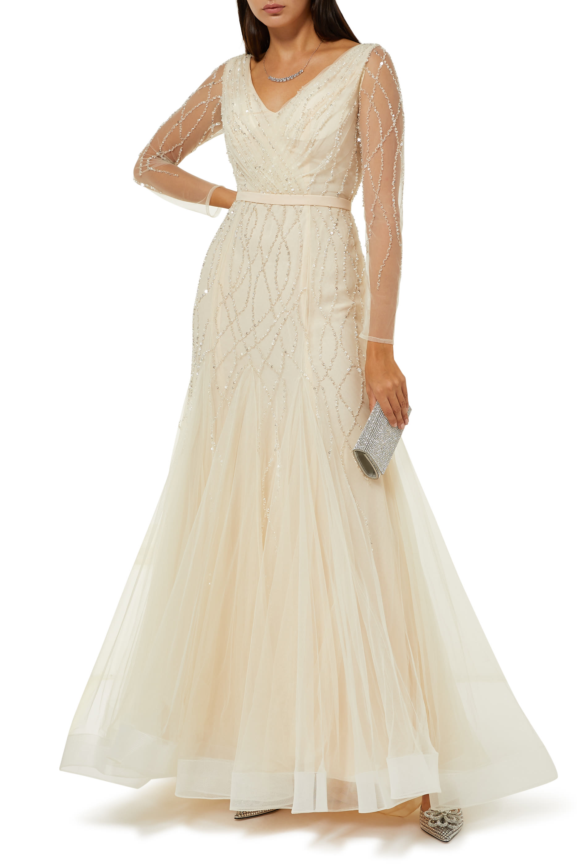 فستان سهرة بأكمام طويلة مرصع