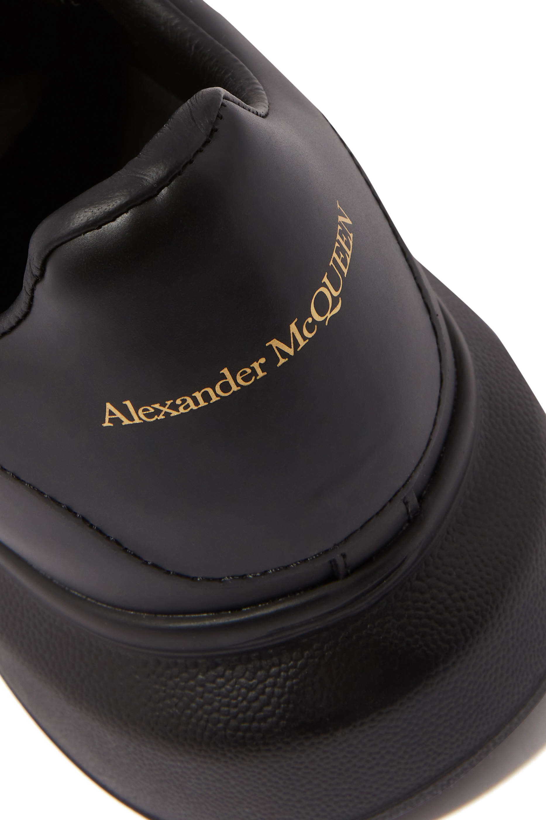 سنيكرز جلد بنعل سميك