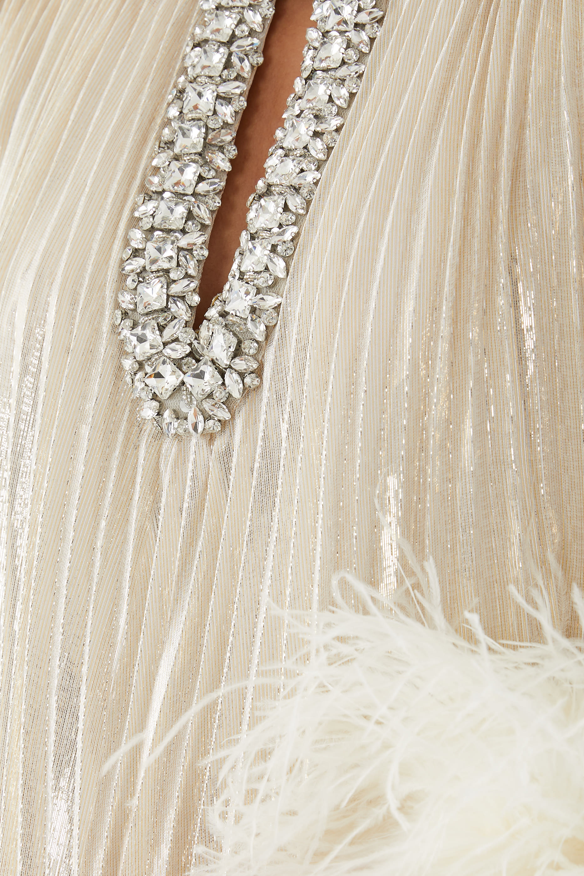 فستان طويل مزين بريش