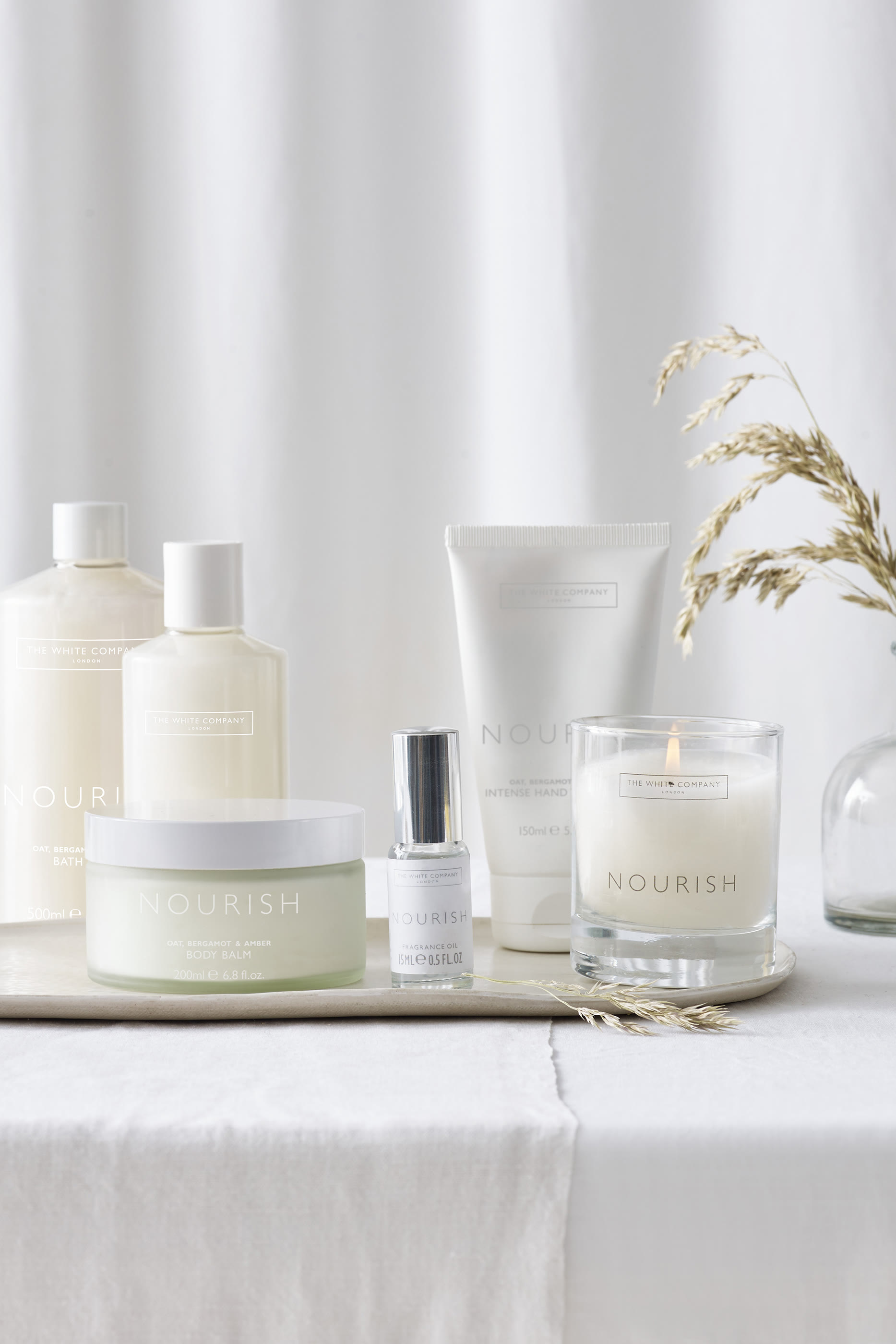 شمعة معطرة نوريش بشعار الماركة