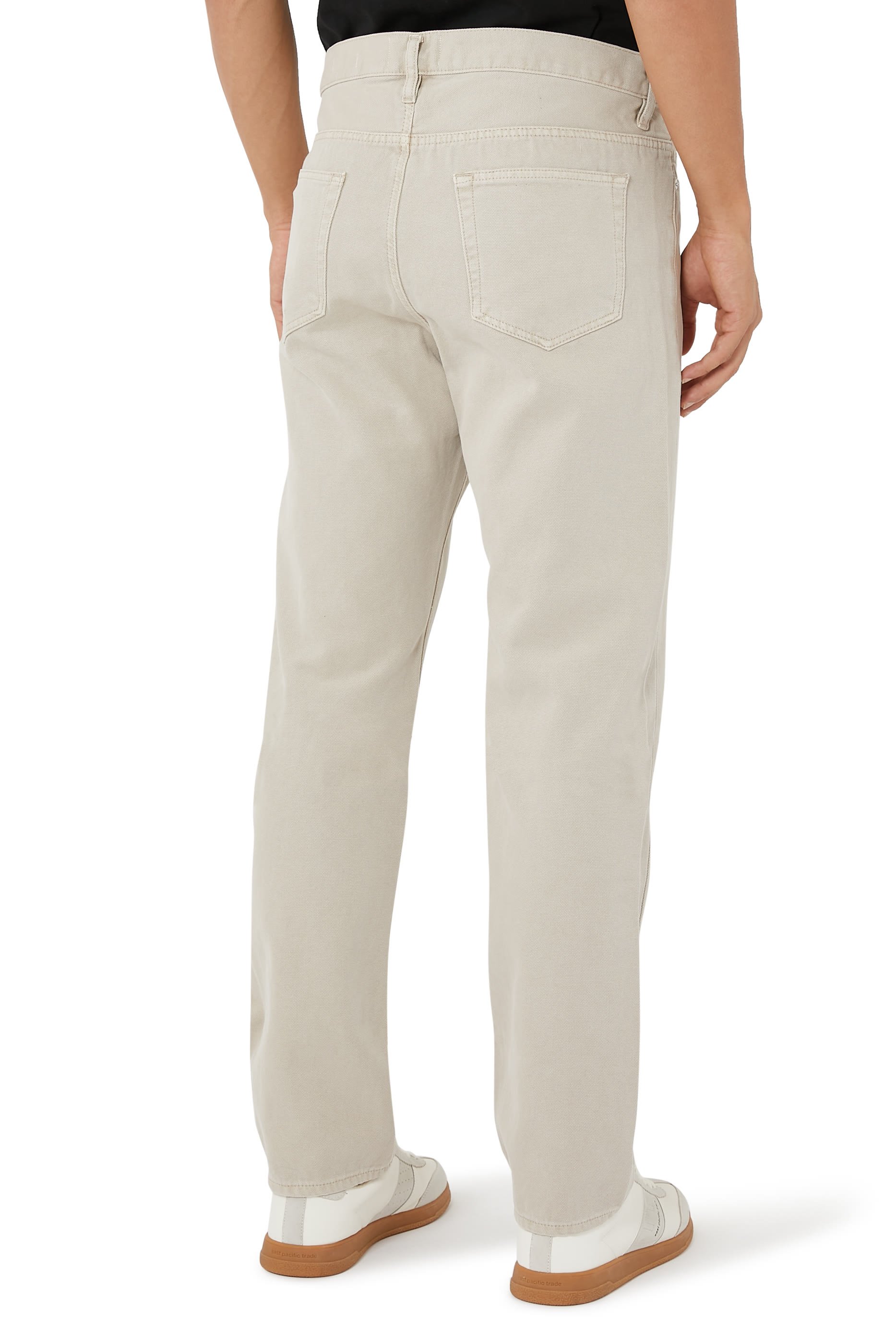 بنطال جينز بقص ساق مستقيمة