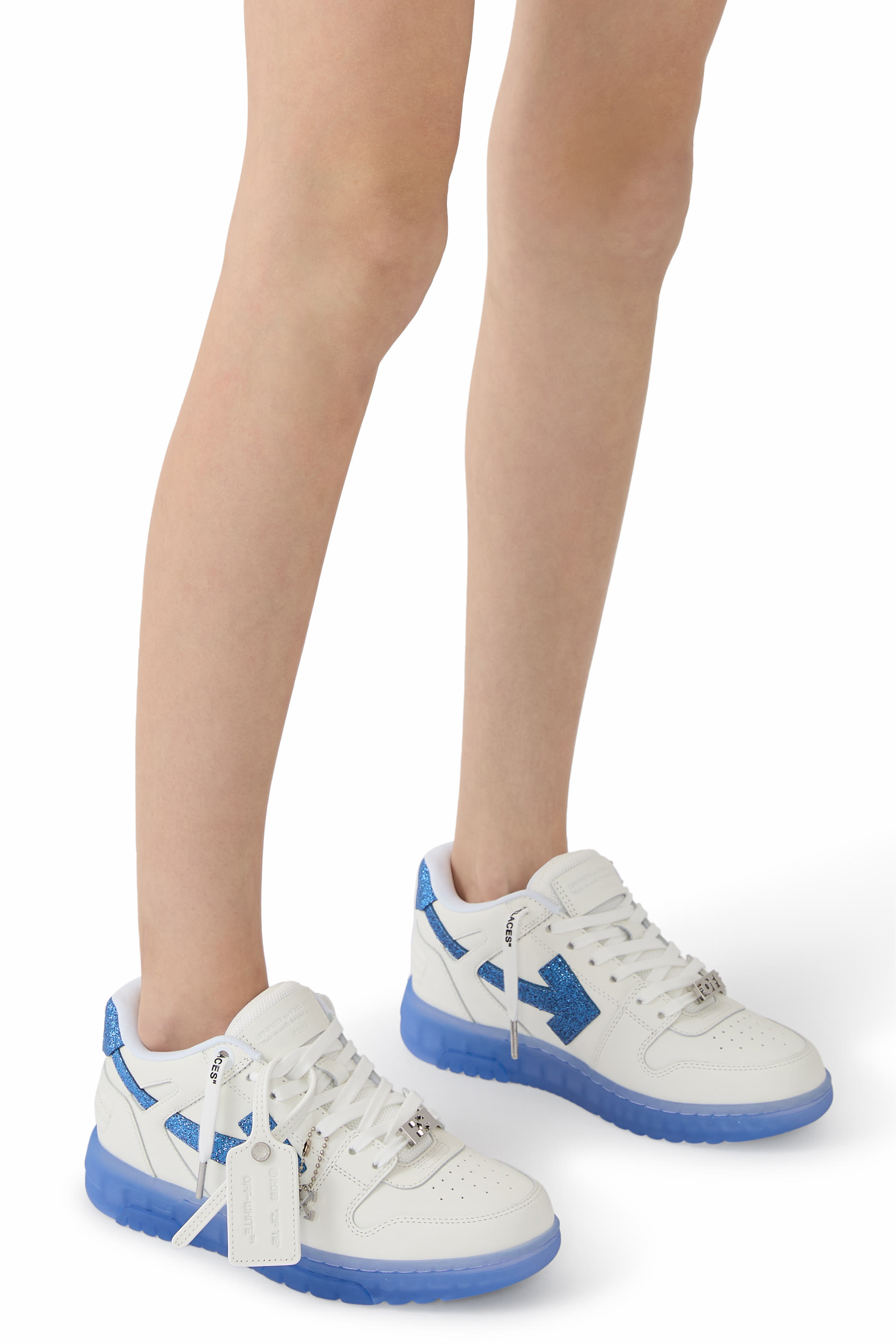 سنيكرز اوت اوف اوفيس بحلية معدنية