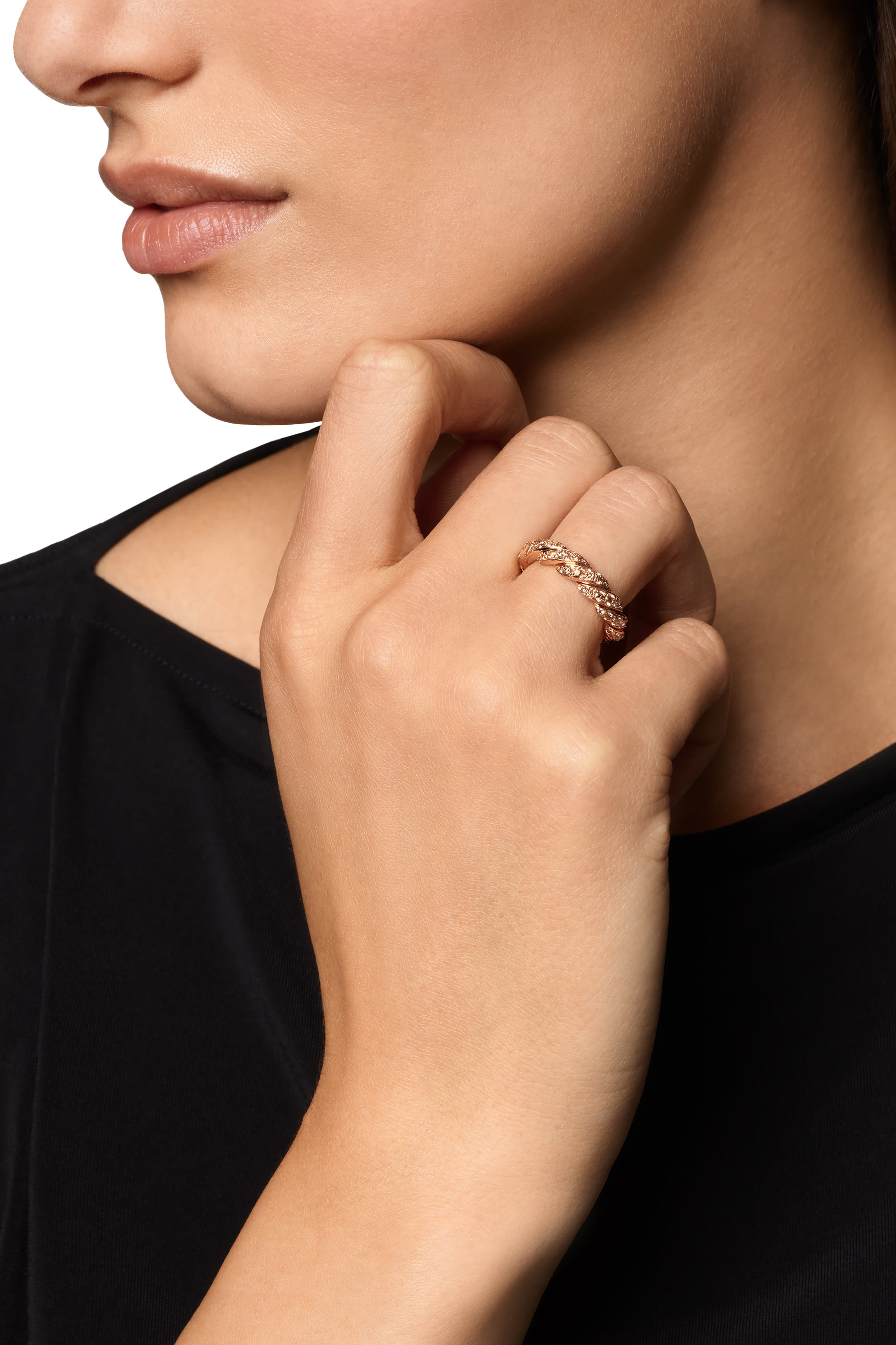 خاتم بحلقة سكلبتد كيبل فليكس مرصع بماس كونياك، ذهب وردي عيار 18