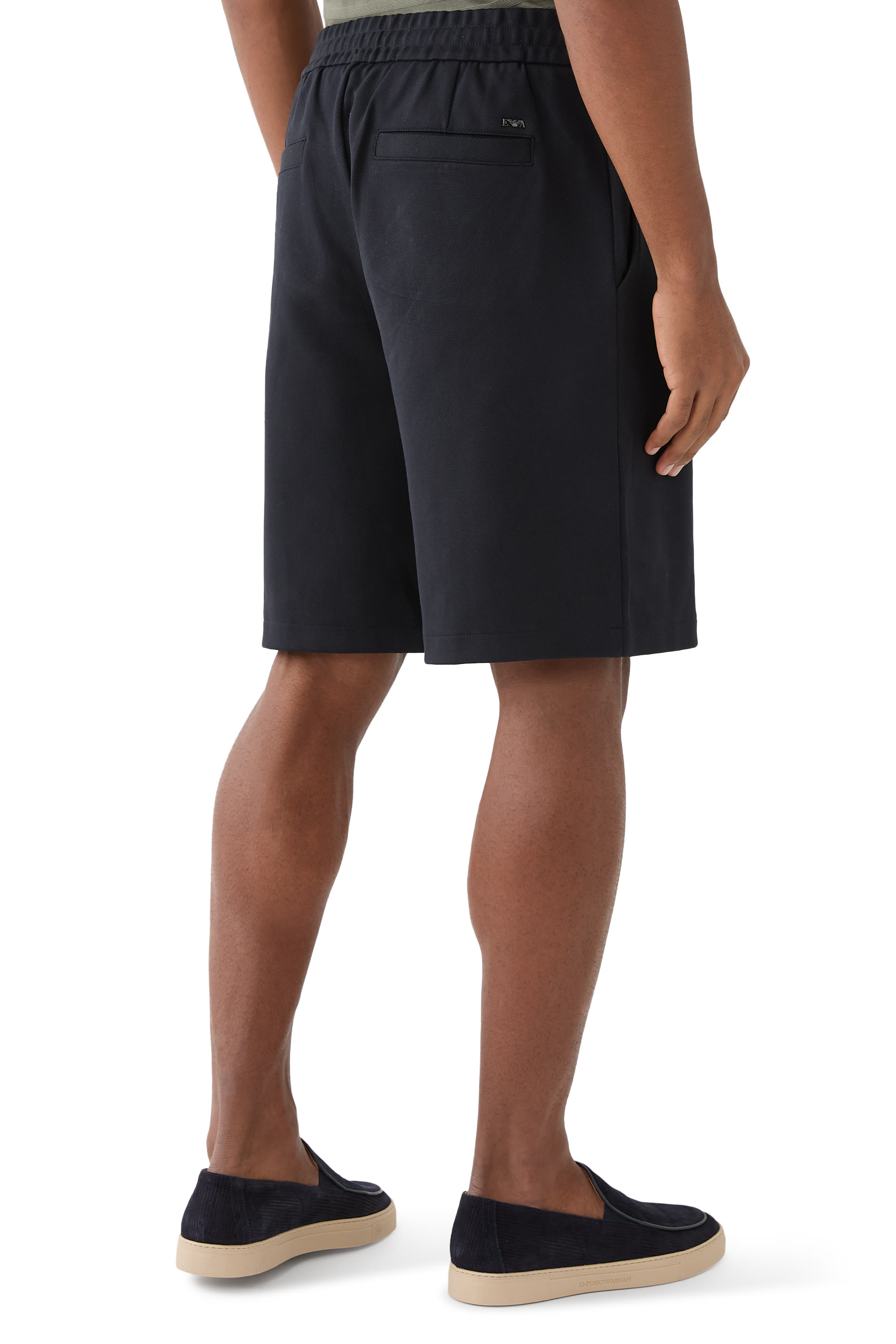 شورت بشعار الماركة