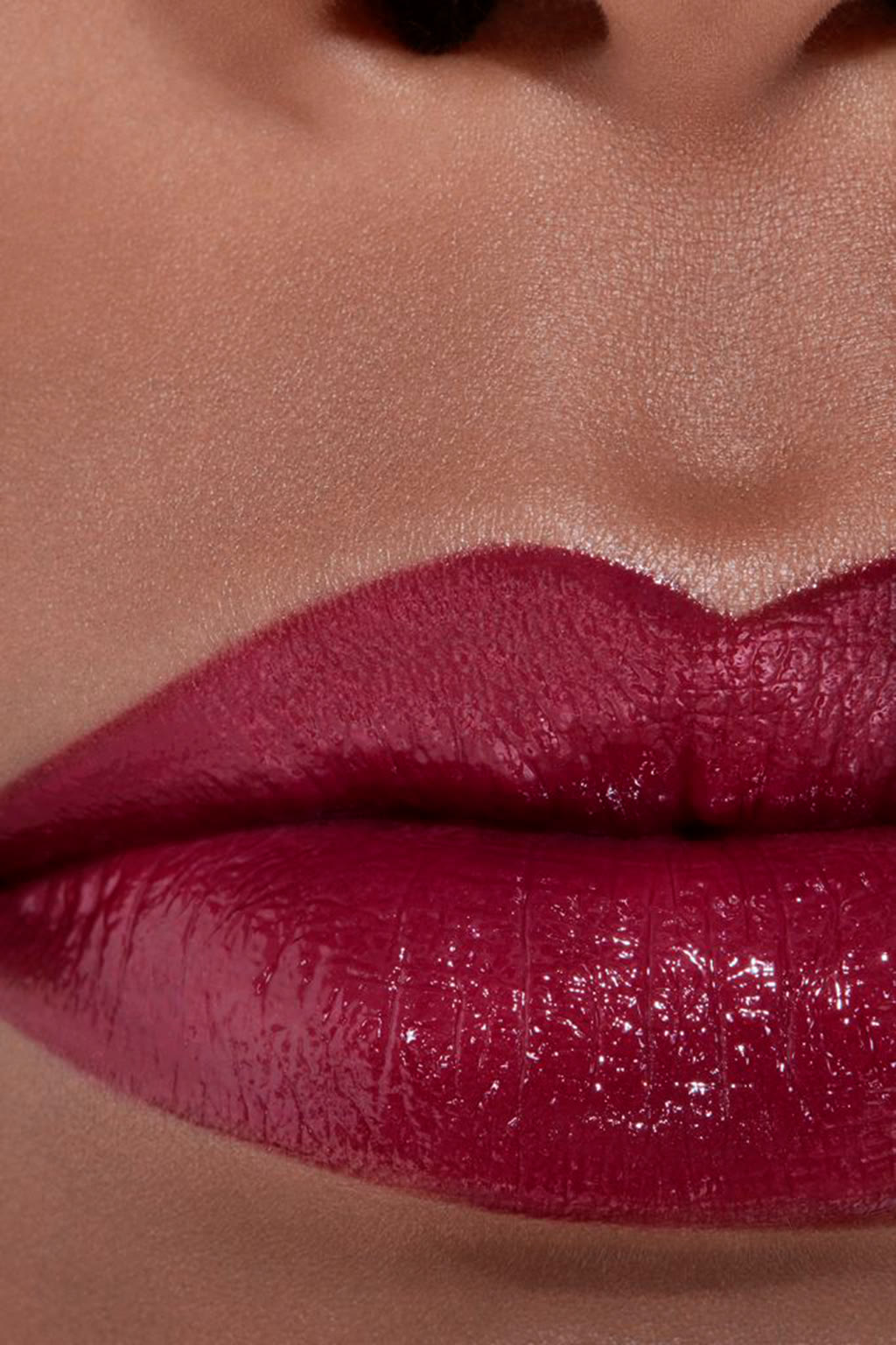 لون وإشراقة وكثافة بلمح البصر. ROUGE COCO FLASH