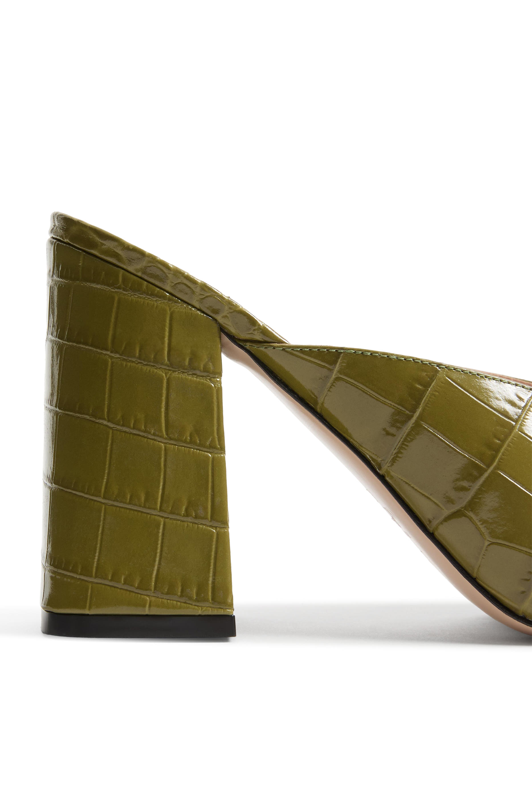 صندل 95 بحلية شعار الماركة جلد عجل بنقشة