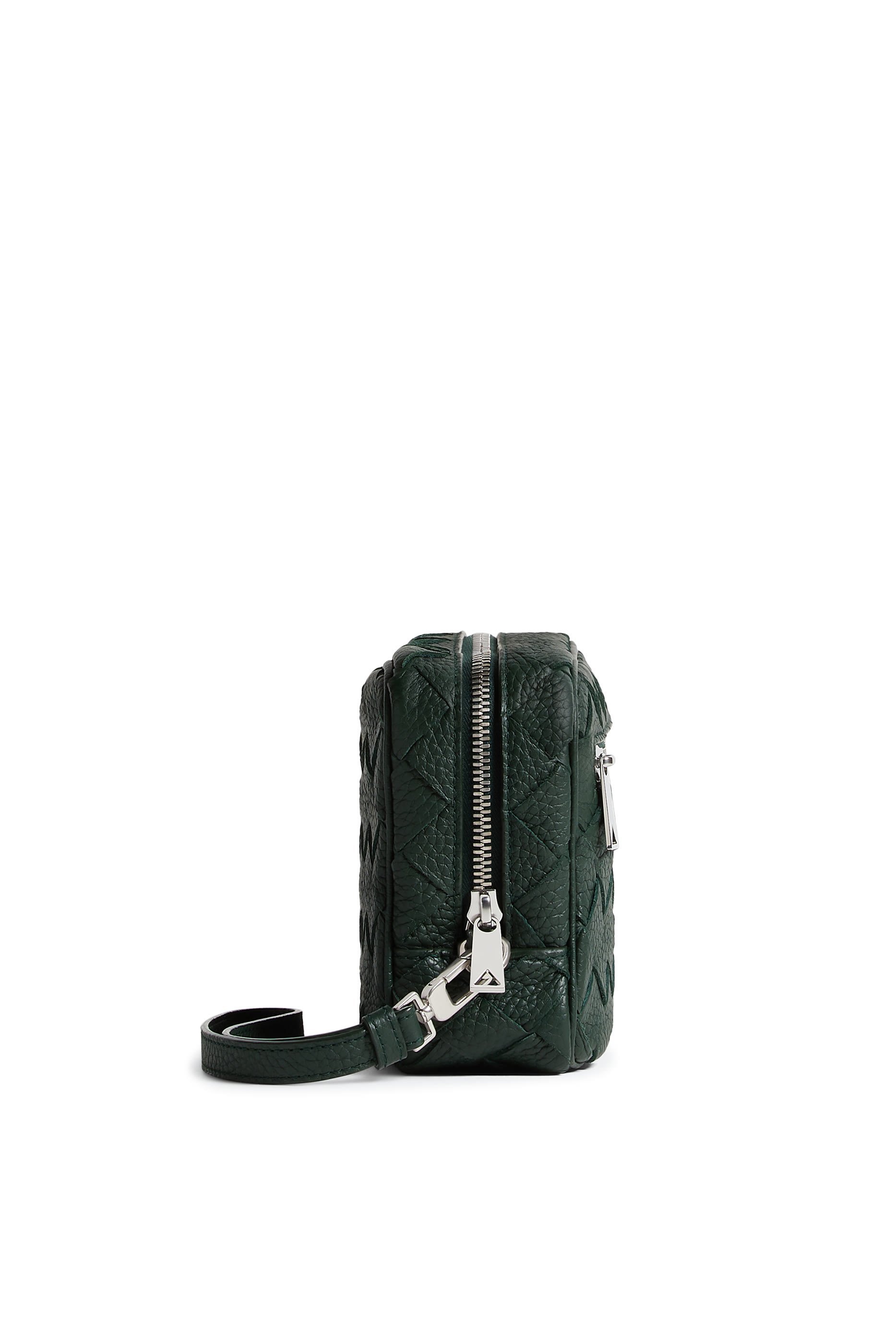 حقيبة صغيرة بتصميم مجدول بحمالة معصم