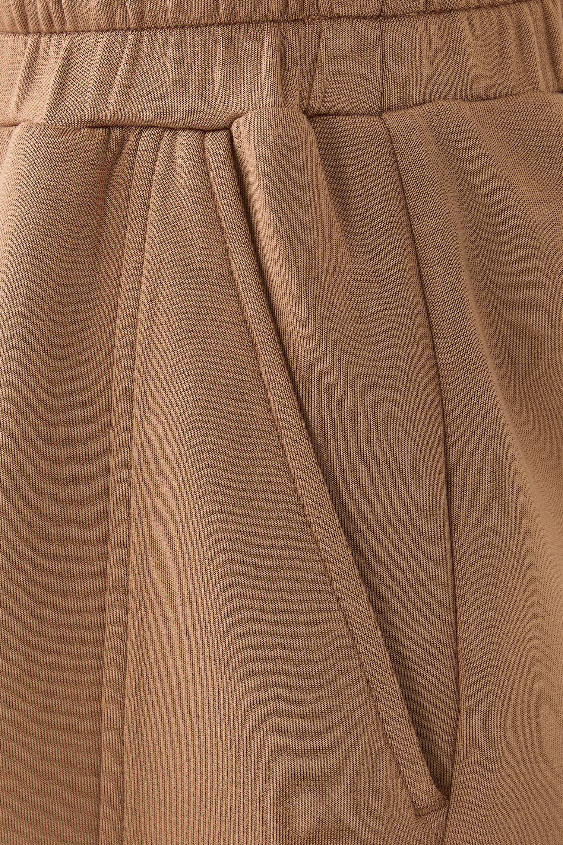 شورت أتريوم بخصر مرتفع