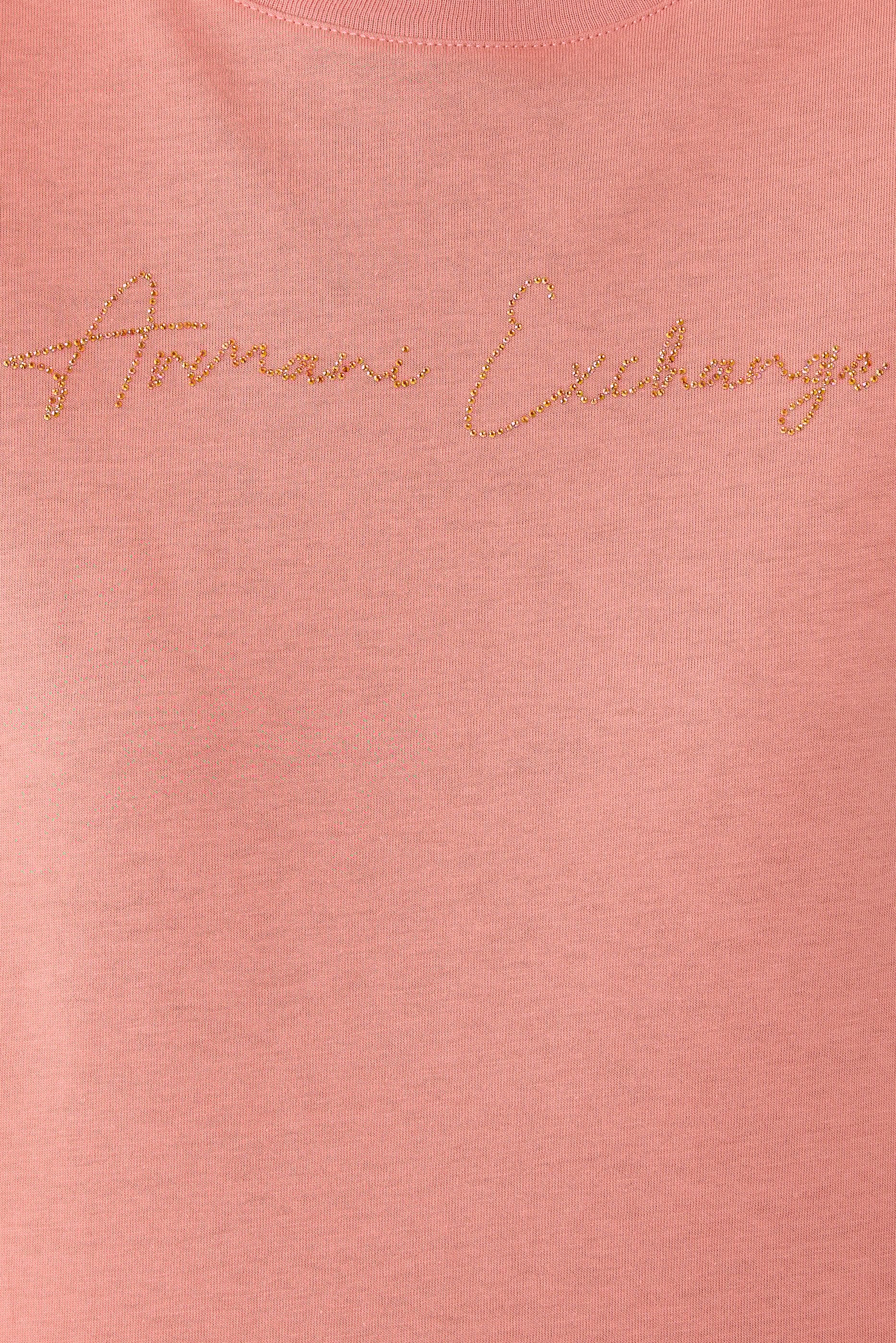 تيشيرت بأكمام قصيرة وشعار الماركة