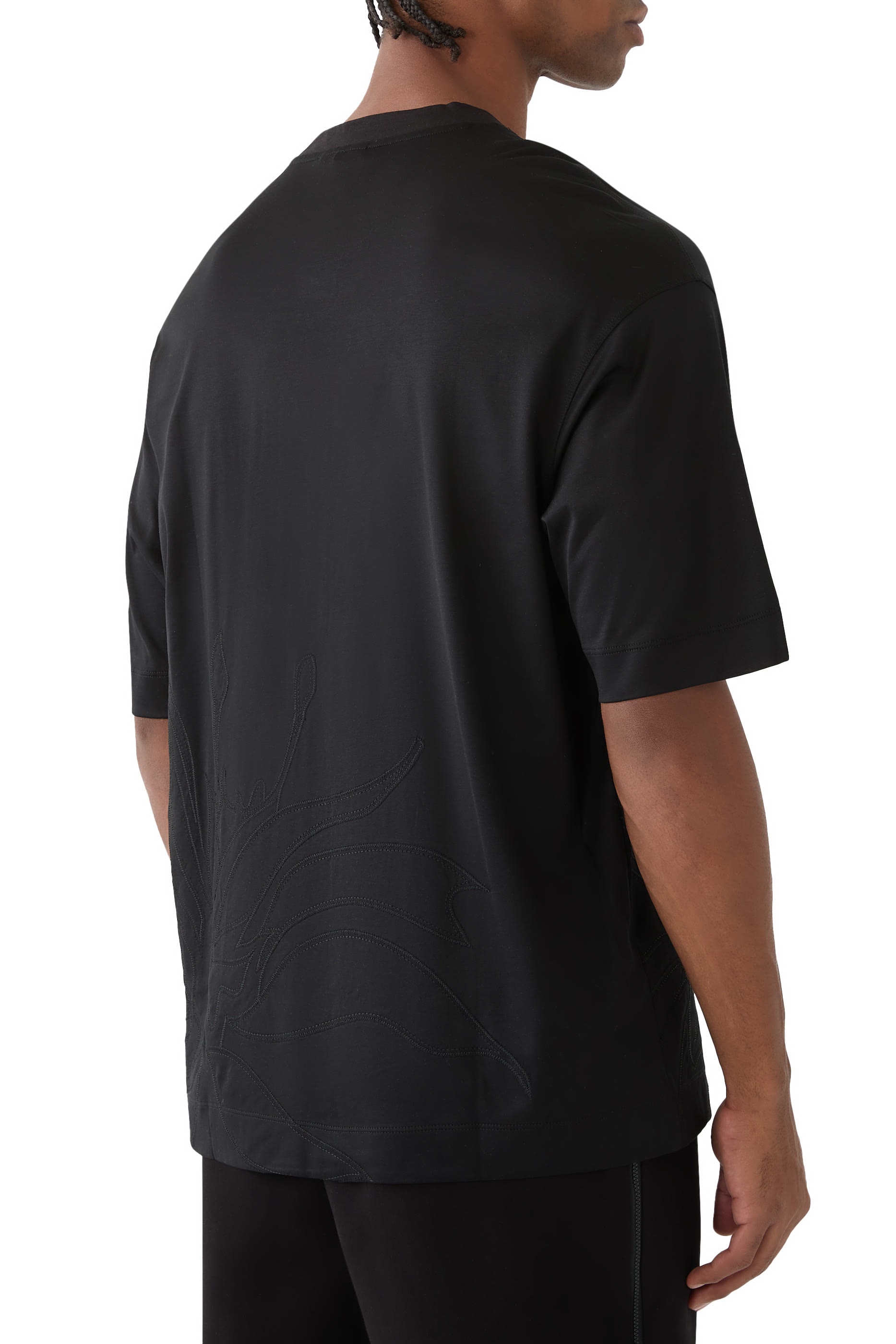 تيشيرت أي أس في بقصة فضفاضة وتطريزات أزهار