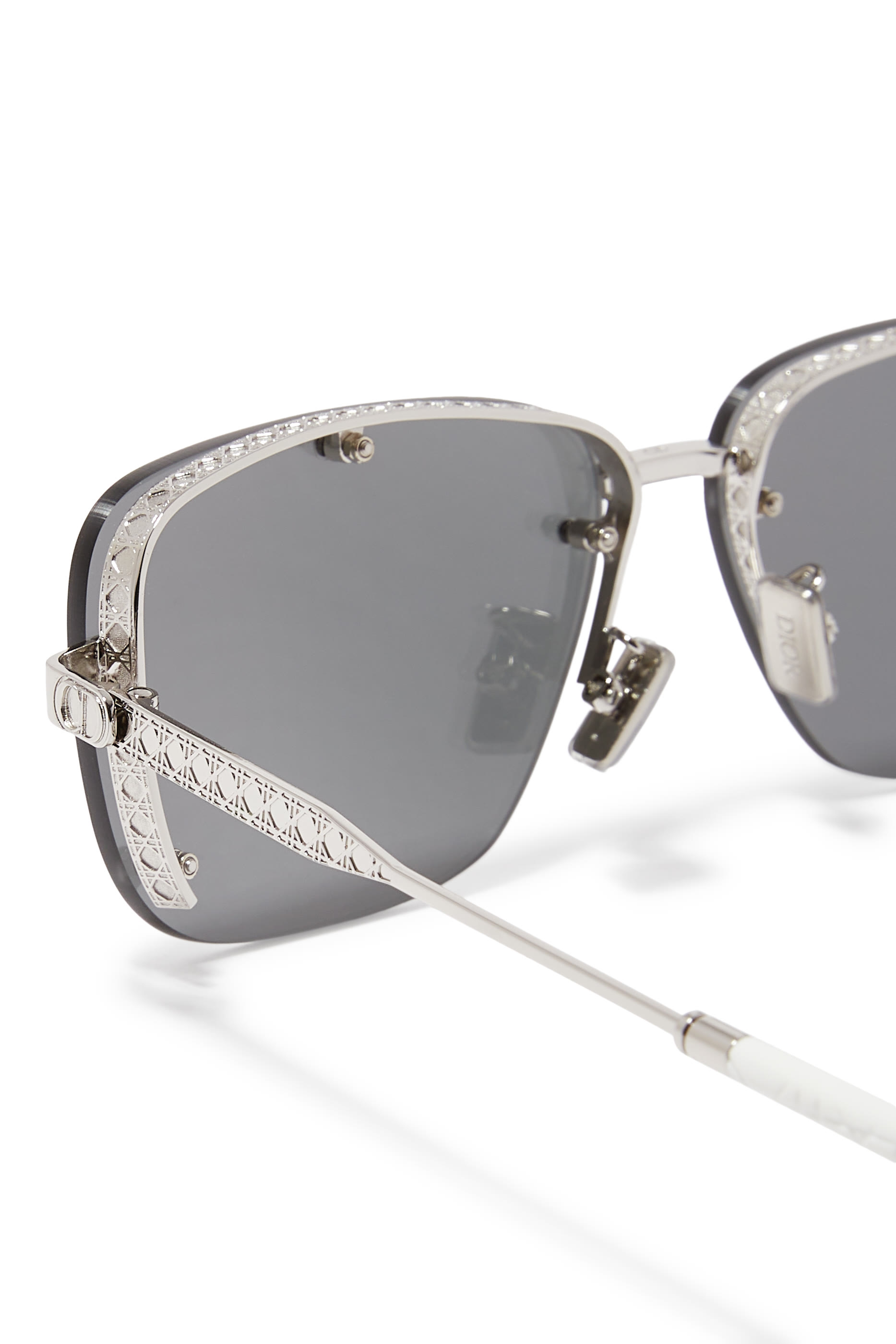 نظارة شمسية نيو اس 4 يو بشعار الماركة وإطار مستطيل