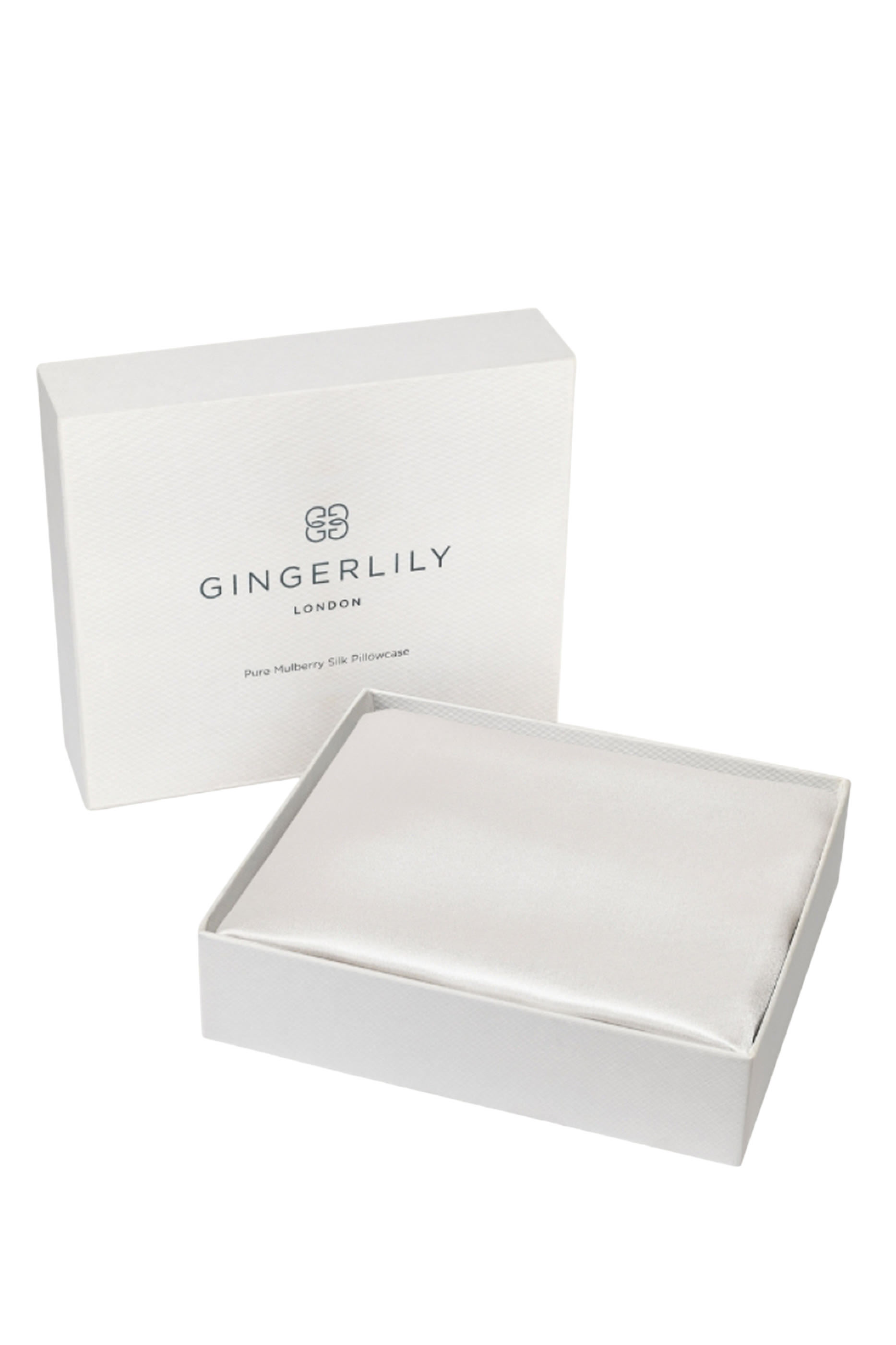 غطاء وسادة حرير في علبة هدايا